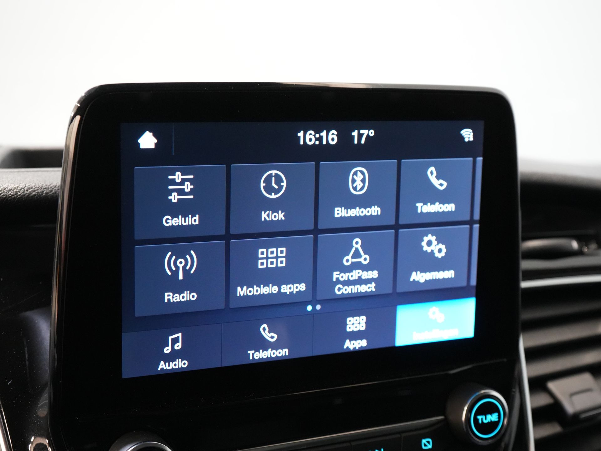 Ford Transit Custom Bestelbus 320 2.0 TDCI 170 pk L2 Aut. Limited BPM VRIJ! 2xSchuifdeur/ Stoelverw./ Carplay/ Camera/ LMV/ Trekhaak 23