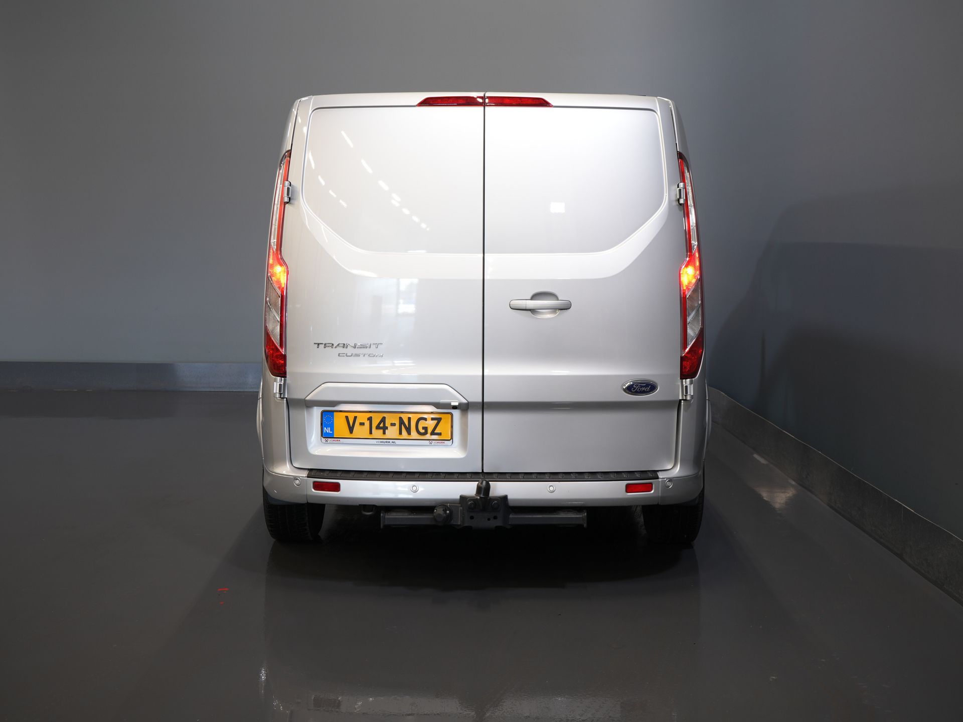 Ford Transit Custom Bestelbus 320 2.0 TDCI 170 pk L2 Aut. Limited BPM VRIJ! 2xSchuifdeur/ Stoelverw./ Carplay/ Camera/ LMV/ Trekhaak 5