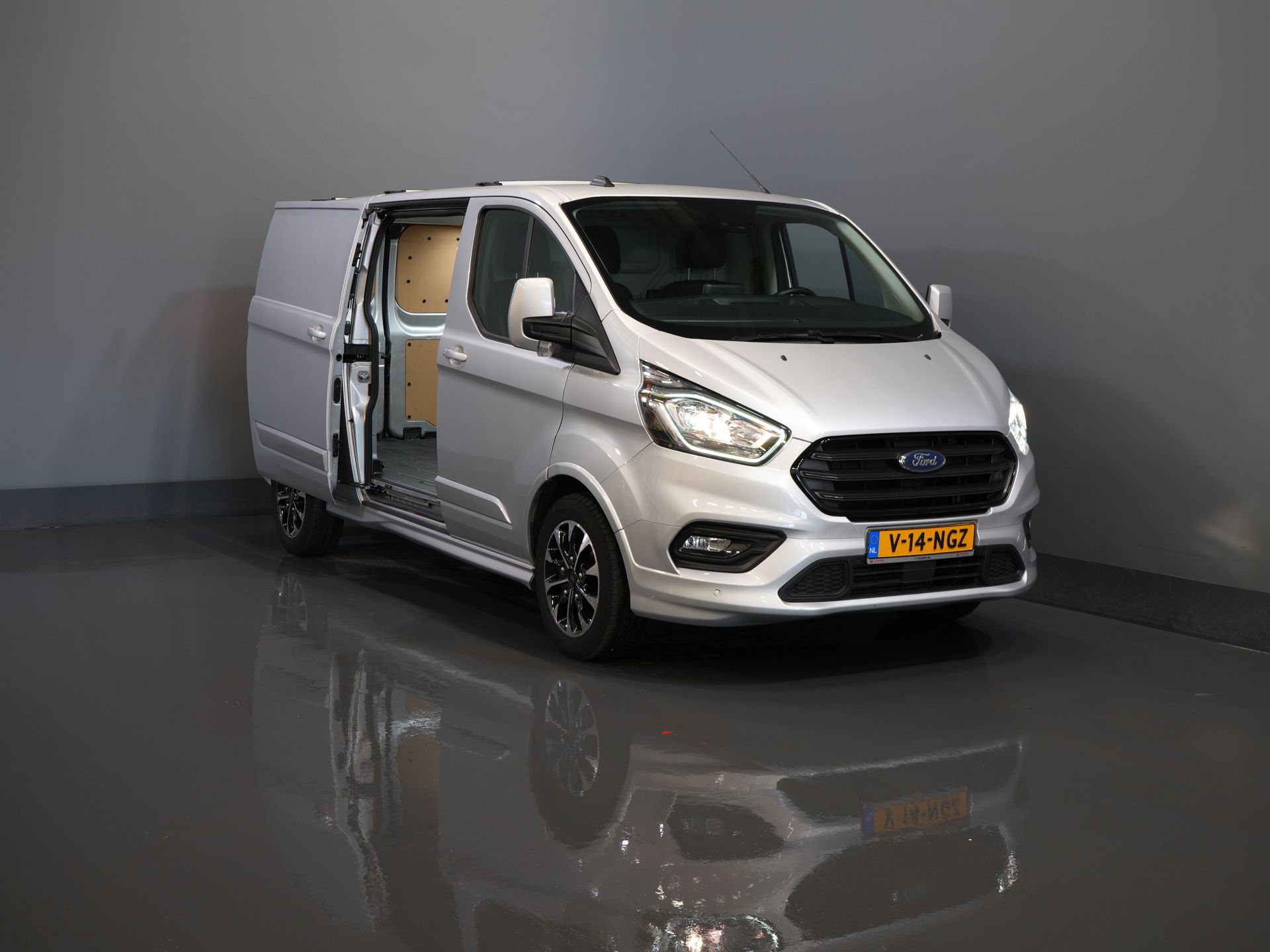 Ford Transit Custom Bestelbus 320 2.0 TDCI 170 pk L2 Aut. Limited BPM VRIJ! 2xSchuifdeur/ Stoelverw./ Carplay/ Camera/ LMV/ Trekhaak 8