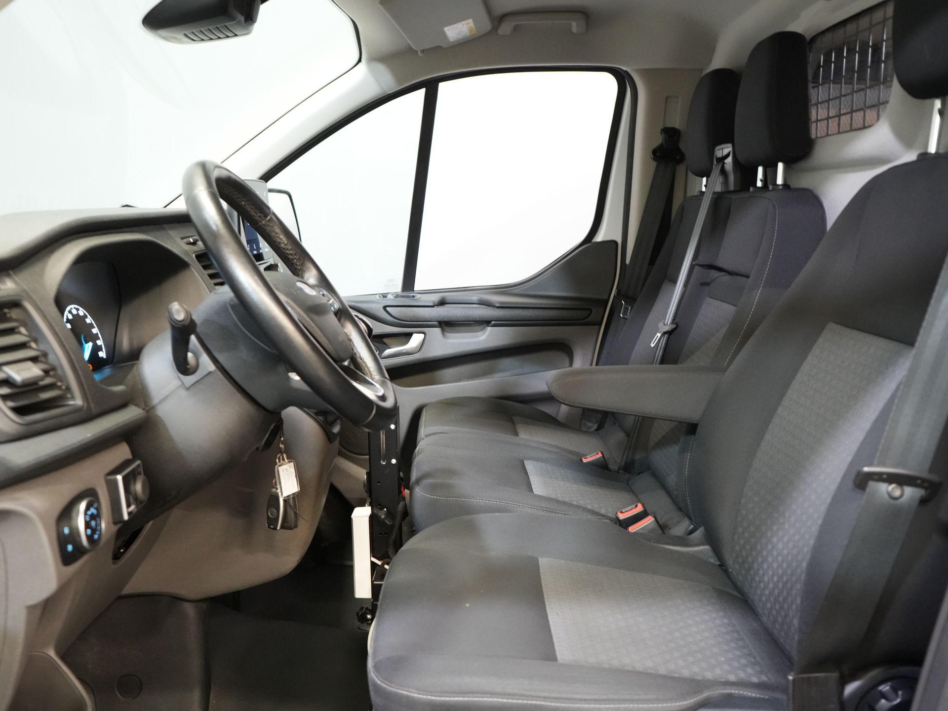 Ford Transit Custom Bestelbus 2.0 TDCI 130 pk L2H2 Trend MHEV BPM VRIJ! Sortimo/ Inrichting/ Standkachel/ Stoelverw./ Omvormer/ Carplay/ Camera/ Cruise/ Trekh 11