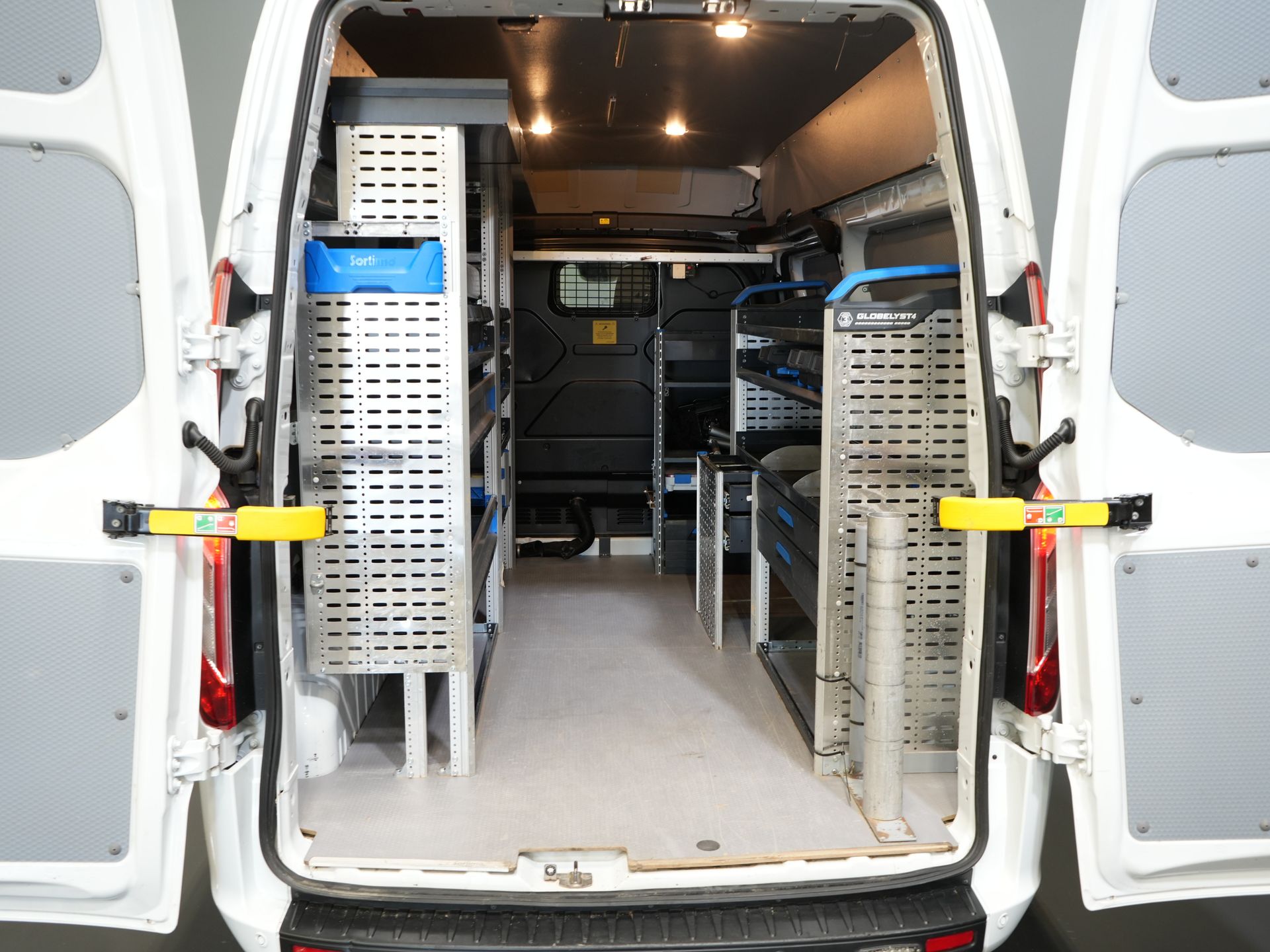 Ford Transit Custom Bestelbus 2.0 TDCI 130 pk L2H2 Trend MHEV BPM VRIJ! Sortimo/ Inrichting/ Standkachel/ Stoelverw./ Omvormer/ Carplay/ Camera/ Cruise/ Trekh 14