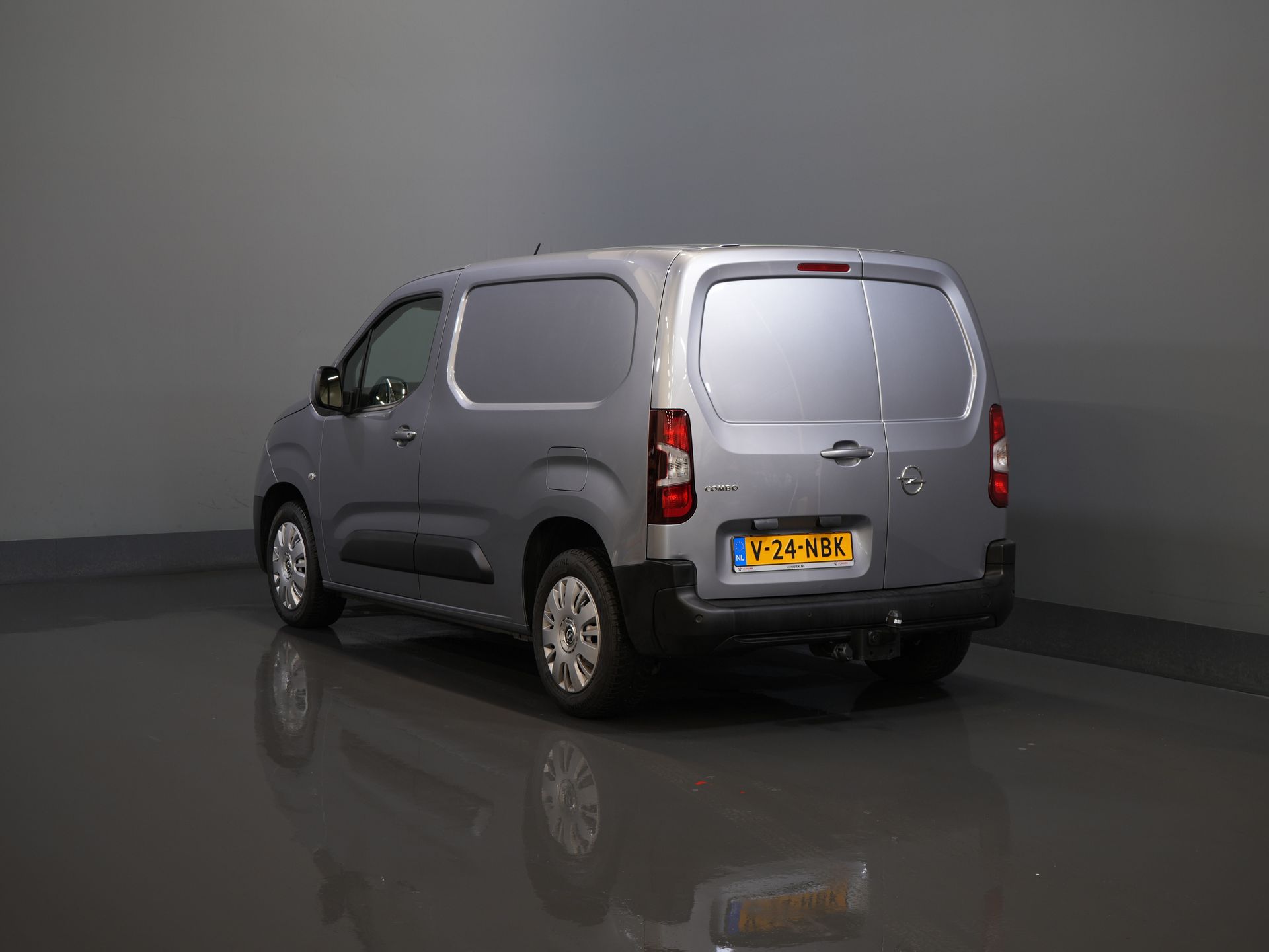 Opel Combo Bestelbus 1.2 Turbo 130 pk Aut. BENZINE BPM VRIJ! Keyless/ Carplay/ PDC/ Cruise/ Trekhaak/ Airco 1