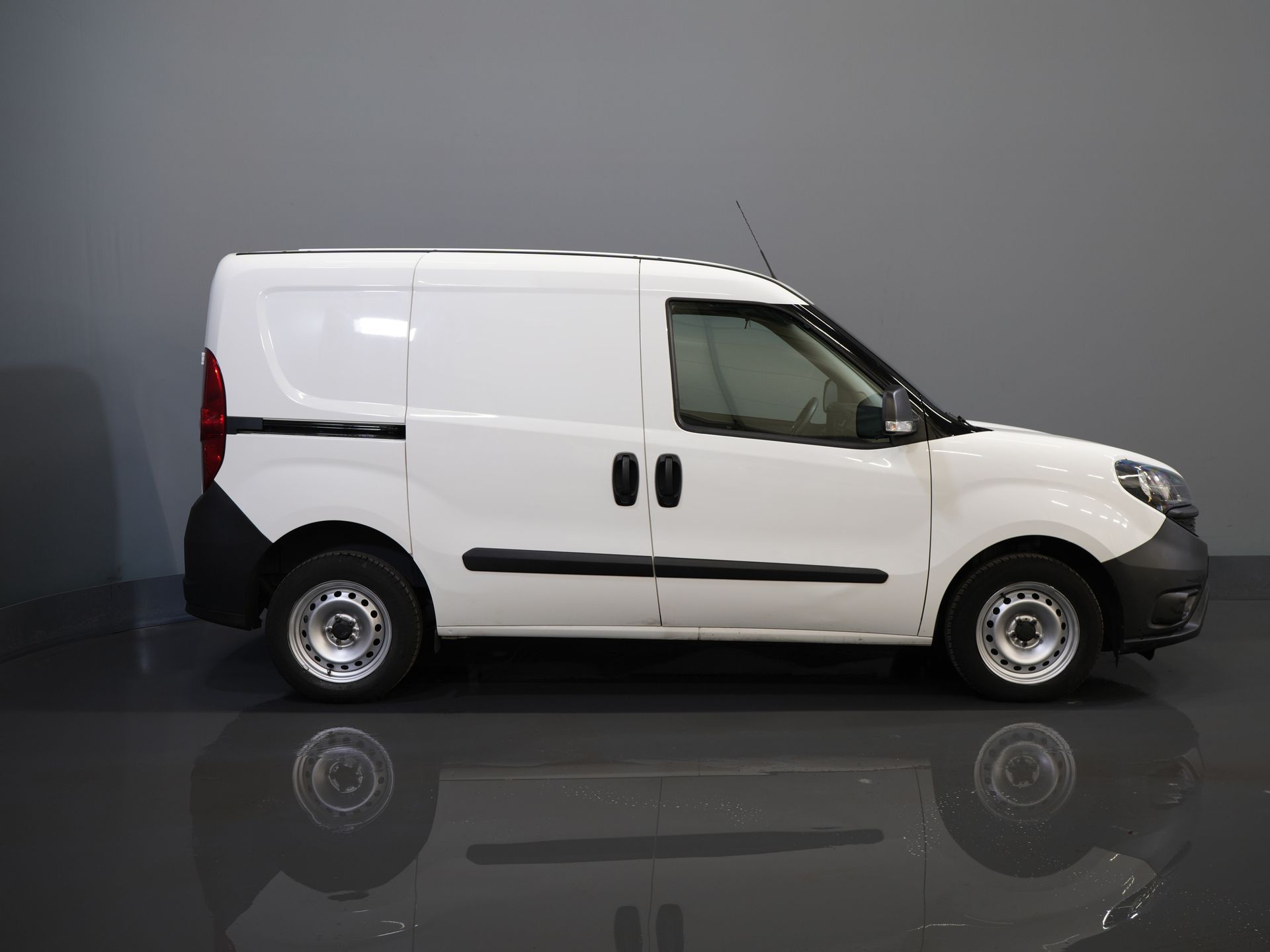 Fiat Dobló Cargo Bestelbus 1.6 MJ 105 pk BPM VRIJ! 3Pers./ NL Auto/ Airco/ Cruise 10