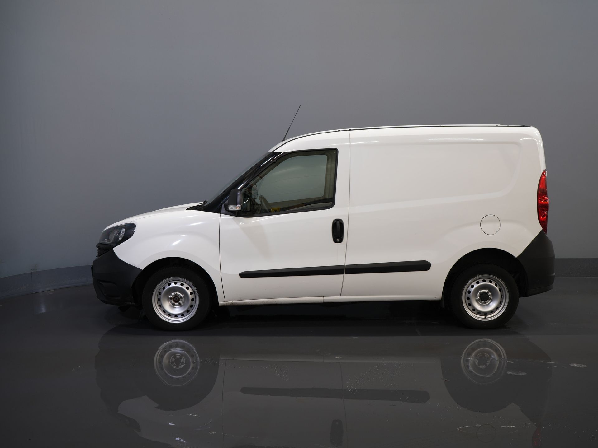 Fiat Dobló Cargo Bestelbus 1.6 MJ 105 pk BPM VRIJ! 3Pers./ NL Auto/ Airco/ Cruise 9