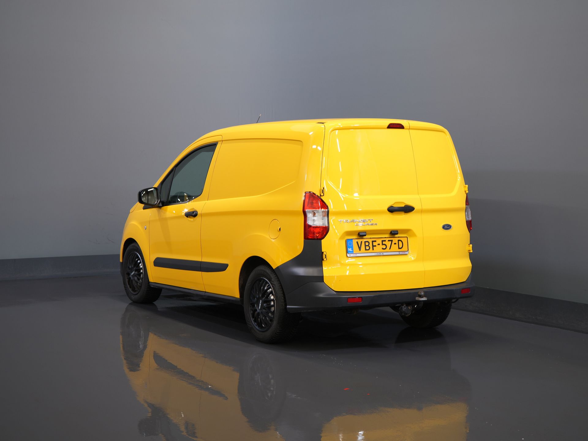 Ford Transit Courier Bestelbus 1.5 TDCI BPM VRIJ! Euro6/ NL Auto/ Dealer Ond./ Airco/ Trekhaak 1