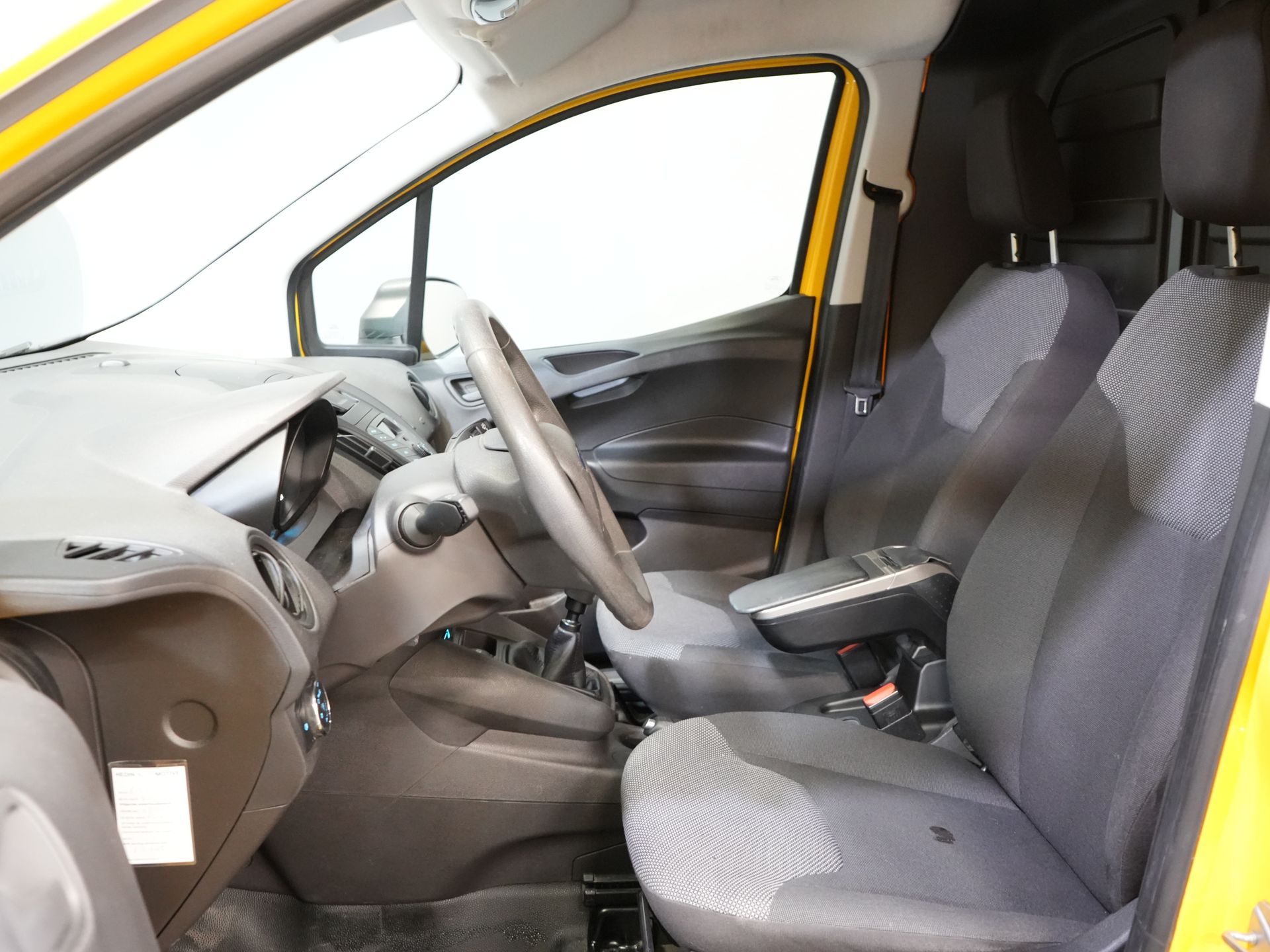 Ford Transit Courier Bestelbus 1.5 TDCI BPM VRIJ! Euro6/ NL Auto/ Dealer Ond./ Airco/ Trekhaak 11