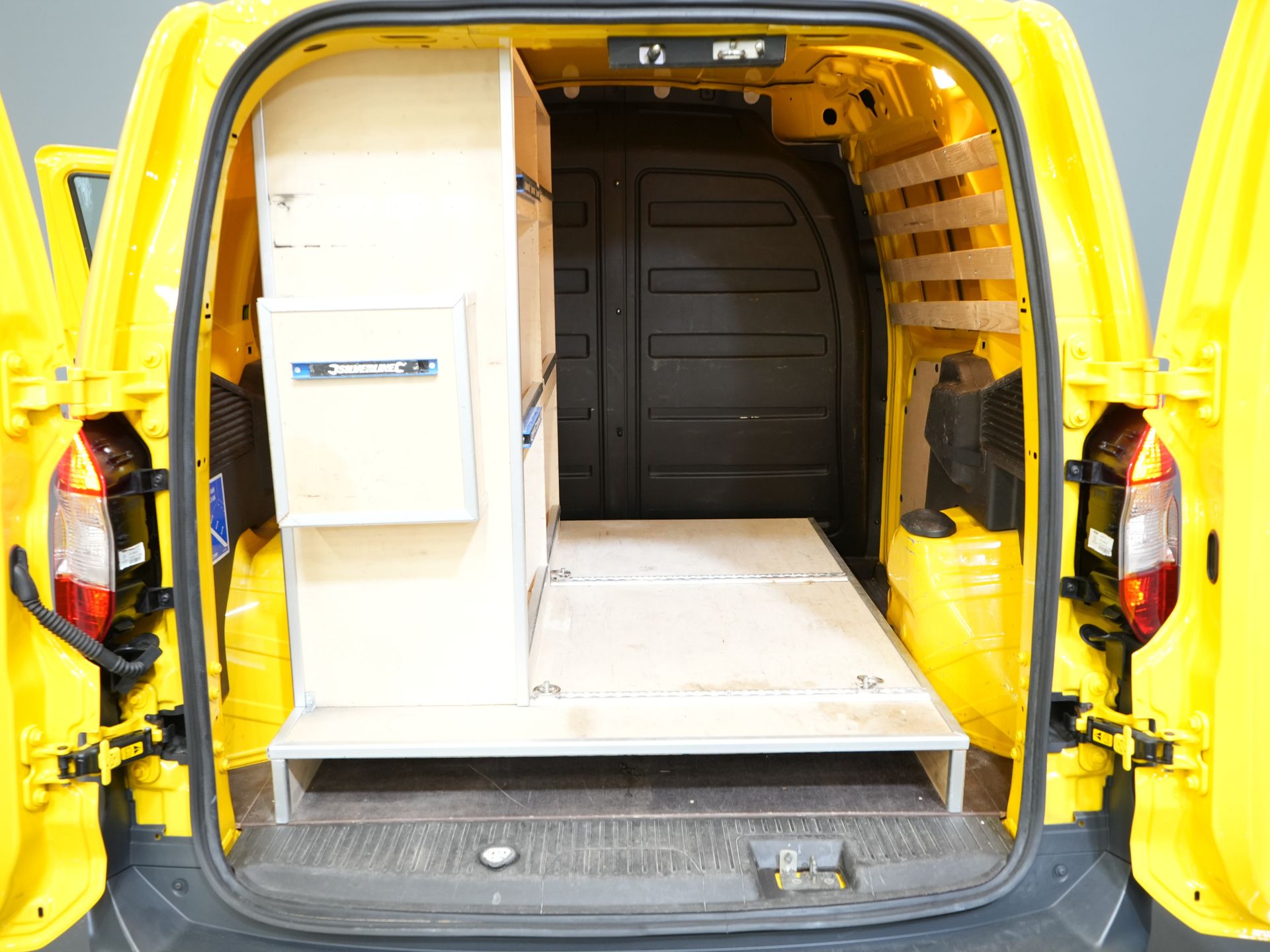 Ford Transit Courier Bestelbus 1.5 TDCI BPM VRIJ! Euro6/ NL Auto/ Dealer Ond./ Airco/ Trekhaak 14