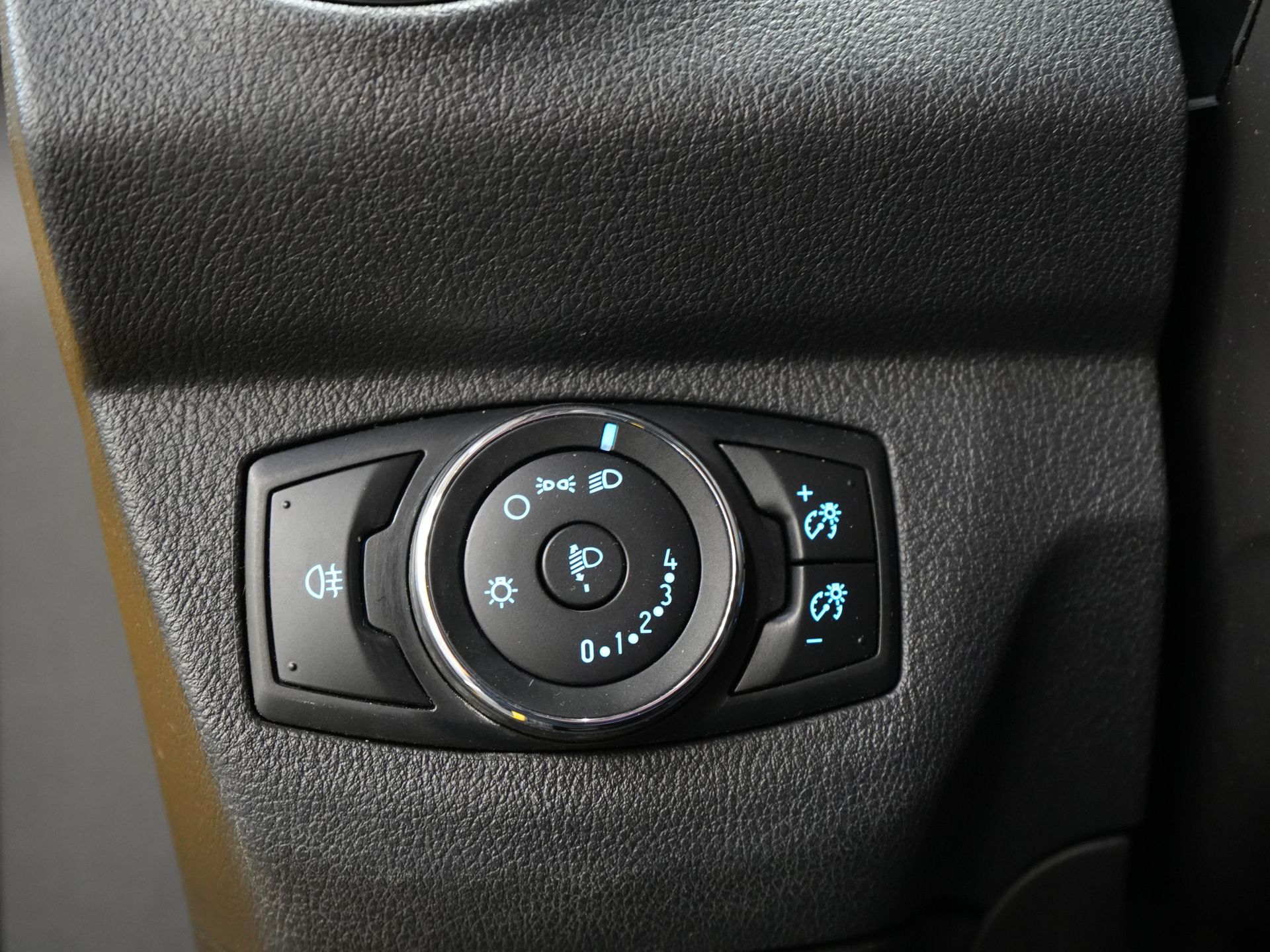 Ford Transit Courier Bestelbus 1.5 TDCI BPM VRIJ! Euro6/ NL Auto/ Dealer Ond./ Airco/ Trekhaak 17