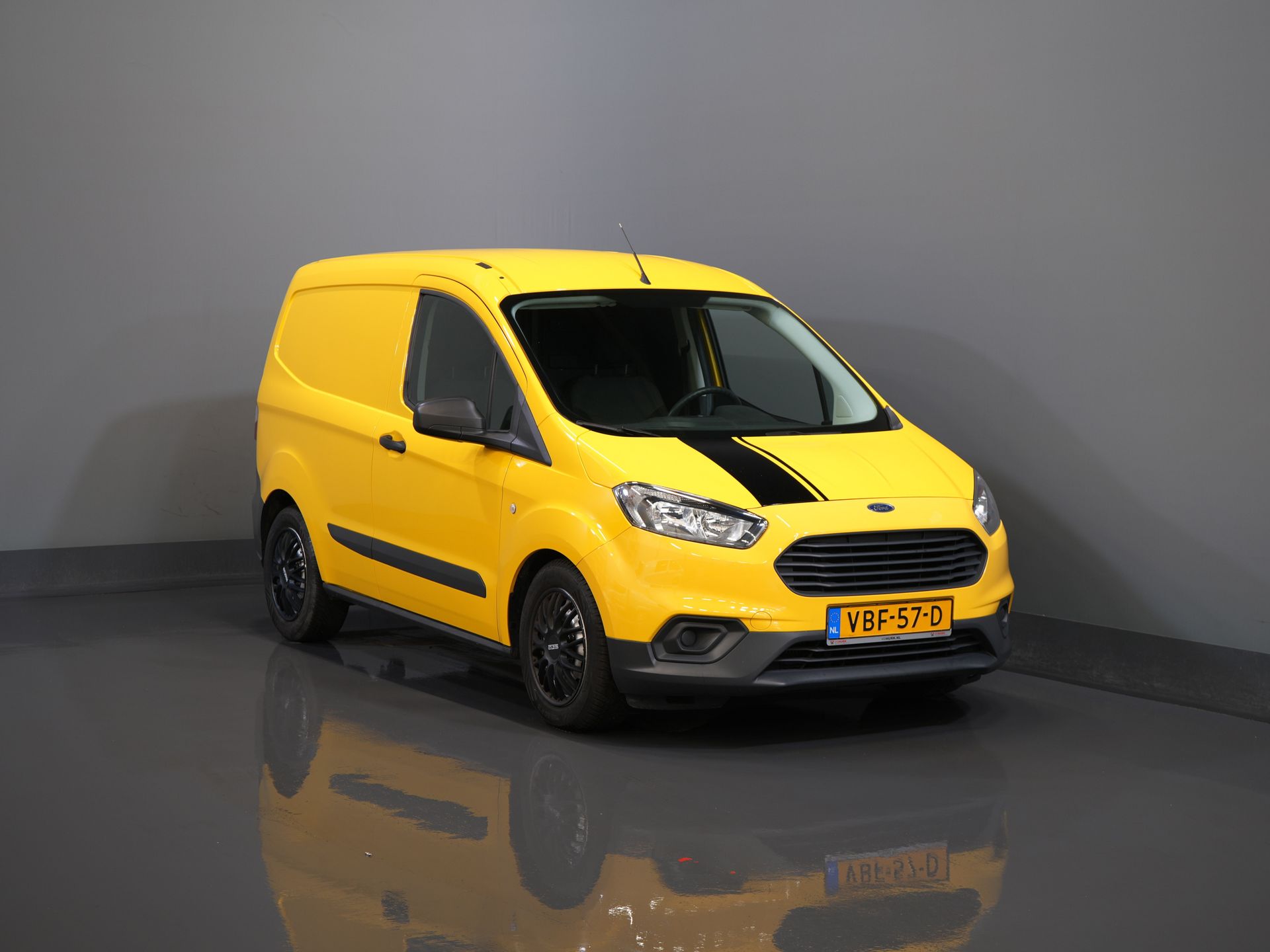 Ford Transit Courier Bestelbus 1.5 TDCI BPM VRIJ! Euro6/ NL Auto/ Dealer Ond./ Airco/ Trekhaak 8