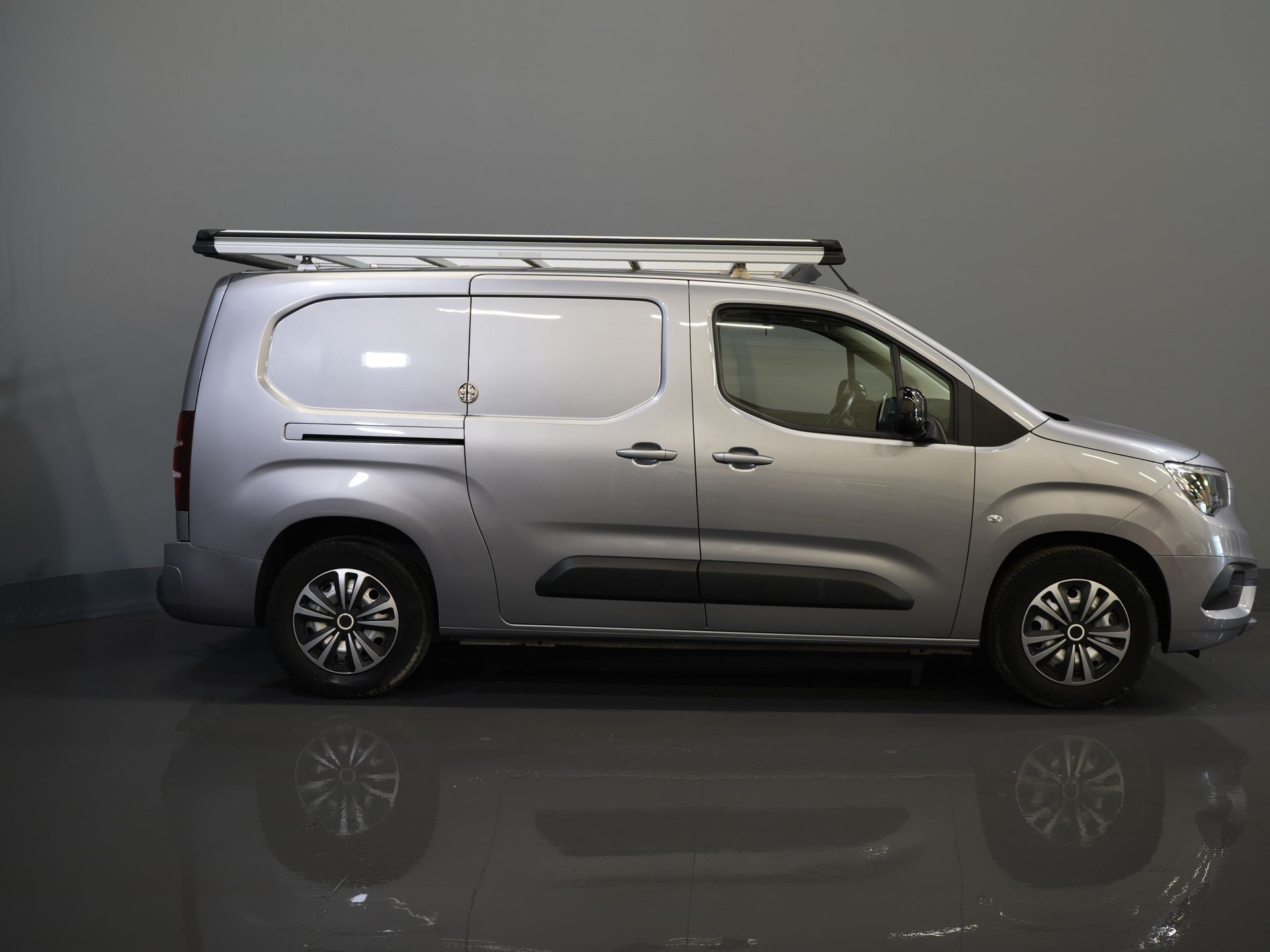 Opel Combo-e Bestelbus L2 50 kWh 135 pk 315km WLTP BPM VRIJ! Snellader/ Carplay/ Climate/ Imperiaal/ Cruise/ Head-up/ Stoel+Stuurverw./ Trekhaak 10