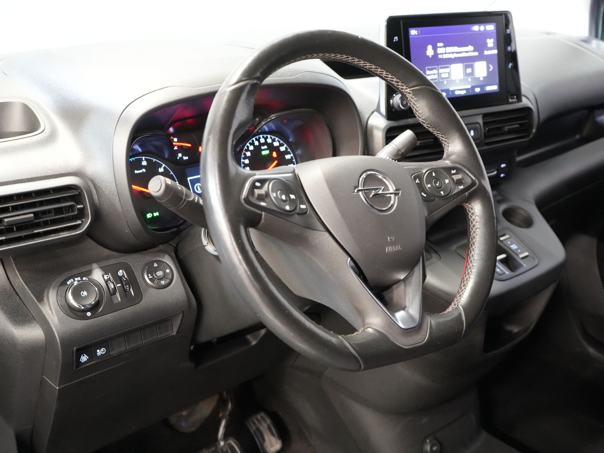Opel Combo-e Bestelbus L2 50 kWh 135 pk 315km WLTP BPM VRIJ! Snellader/ Carplay/ Climate/ Imperiaal/ Cruise/ Head-up/ Stoel+Stuurverw./ Trekhaak 13