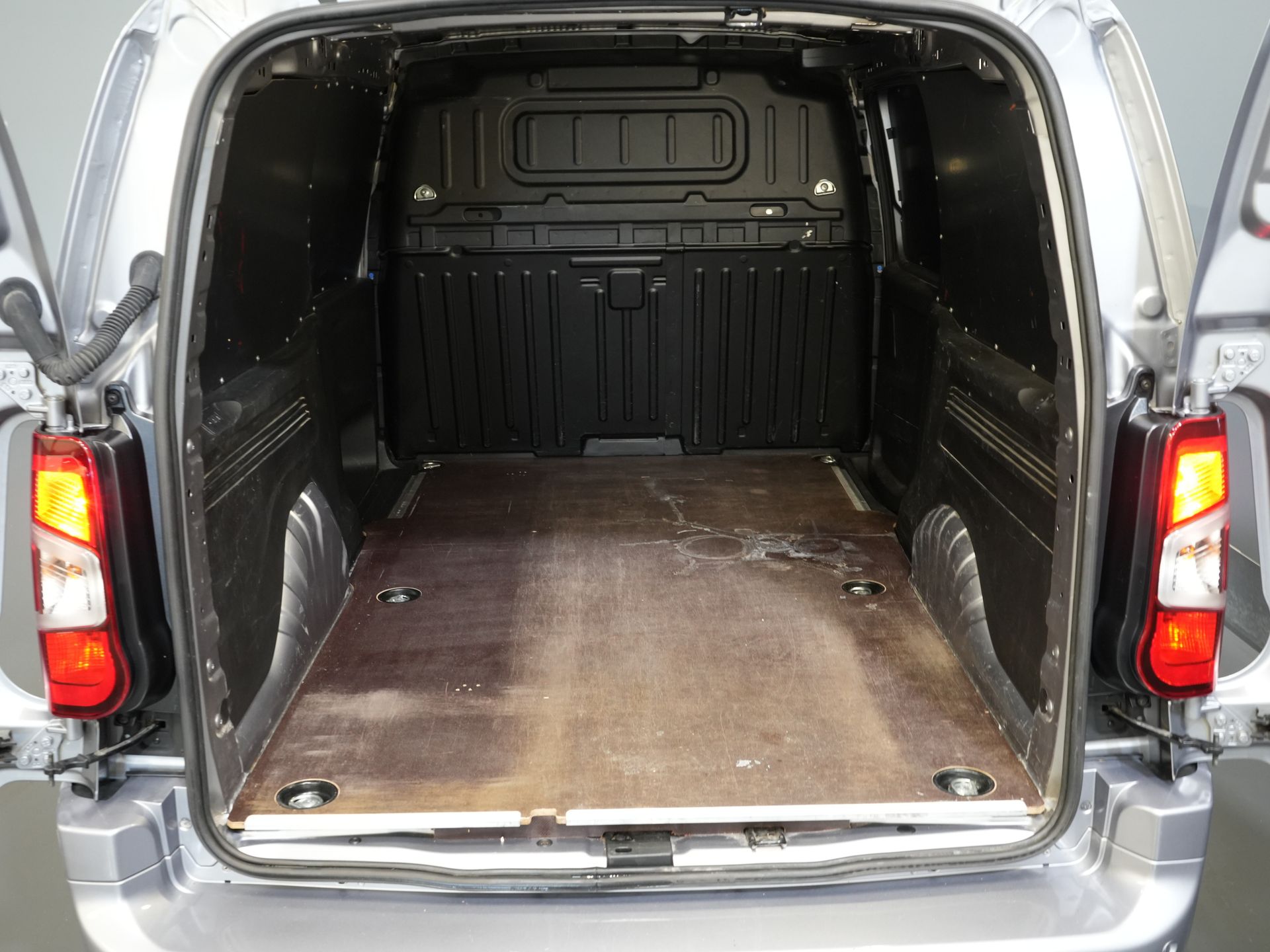 Opel Combo-e Bestelbus L2 50 kWh 135 pk 315km WLTP BPM VRIJ! Snellader/ Carplay/ Climate/ Imperiaal/ Cruise/ Head-up/ Stoel+Stuurverw./ Trekhaak 14