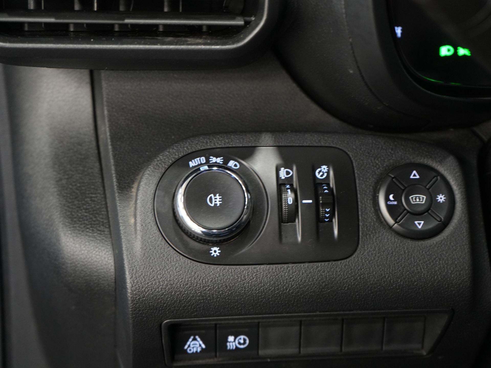 Opel Combo-e Bestelbus L2 50 kWh 135 pk 315km WLTP BPM VRIJ! Snellader/ Carplay/ Climate/ Imperiaal/ Cruise/ Head-up/ Stoel+Stuurverw./ Trekhaak 16