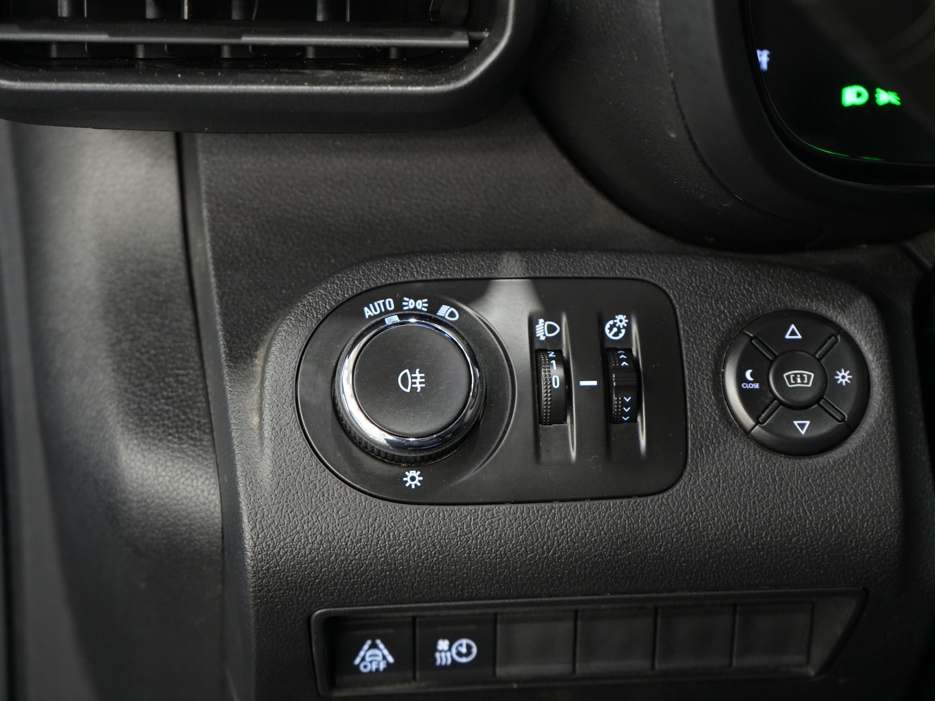 Opel Combo-e Bestelbus L2 50 kWh 135 pk 315km WLTP BPM VRIJ! Snellader/ Carplay/ Climate/ Imperiaal/ Cruise/ Head-up/ Stoel+Stuurverw./ Trekhaak 17