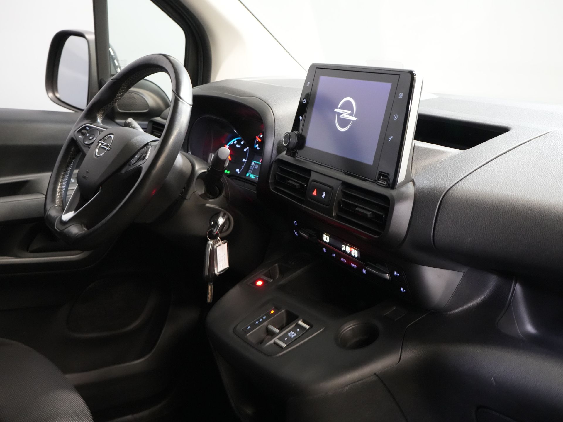 Opel Combo-e Bestelbus L2 50 kWh 135 pk 315km WLTP BPM VRIJ! Snellader/ Carplay/ Climate/ Imperiaal/ Cruise/ Head-up/ Stoel+Stuurverw./ Trekhaak 2