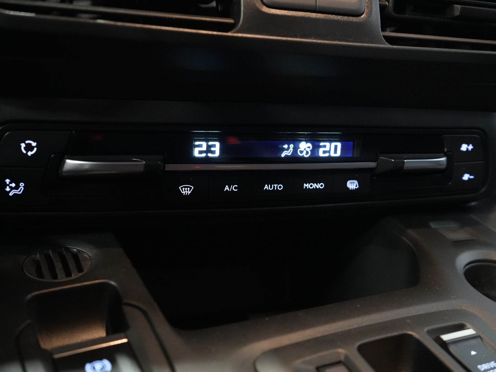 Opel Combo-e Bestelbus L2 50 kWh 135 pk 315km WLTP BPM VRIJ! Snellader/ Carplay/ Climate/ Imperiaal/ Cruise/ Head-up/ Stoel+Stuurverw./ Trekhaak 22