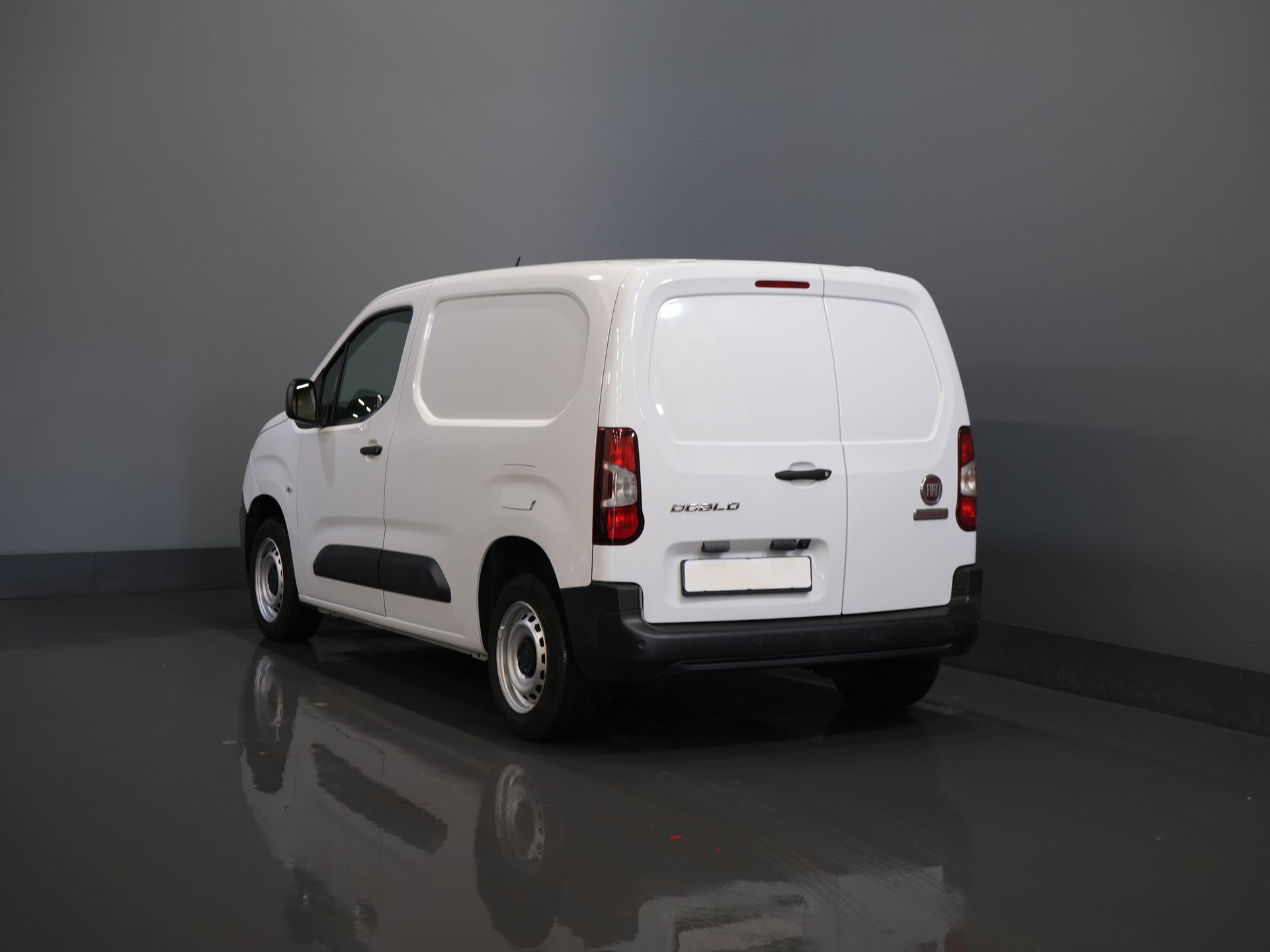 Fiat Doblò Bestelbus 1.5 HDi 100 pk 3 Pers./ CarPlay/ Stoelverw./ Camera/ PDC/ Cruise/ Airco 1