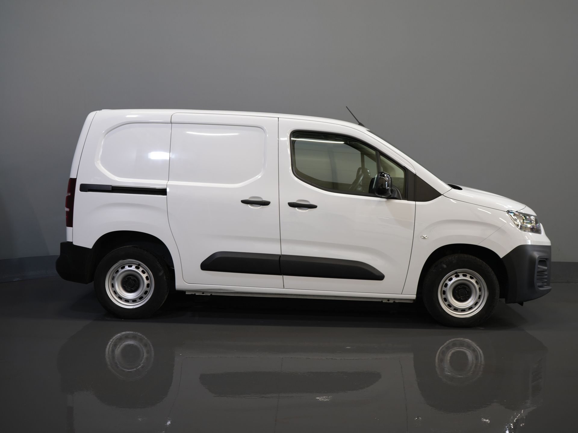 Fiat Doblò Bestelbus 1.5 HDi 100 pk 3 Pers./ CarPlay/ Stoelverw./ Camera/ PDC/ Cruise/ Airco 10