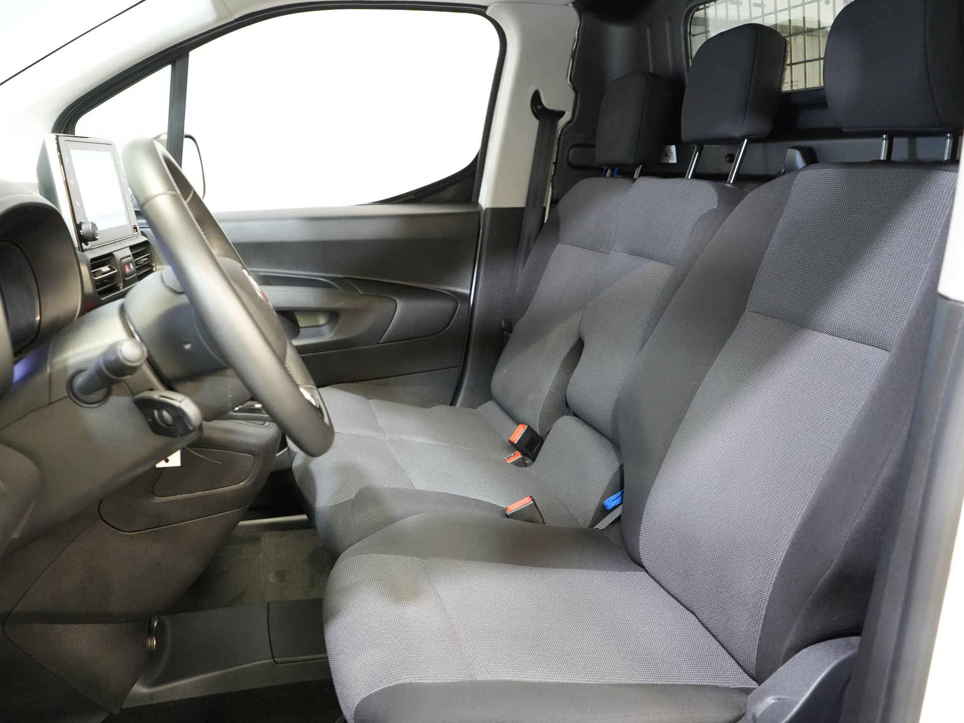 Fiat Doblò Bestelbus 1.5 HDi 100 pk 3 Pers./ CarPlay/ Stoelverw./ Camera/ PDC/ Cruise/ Airco 11