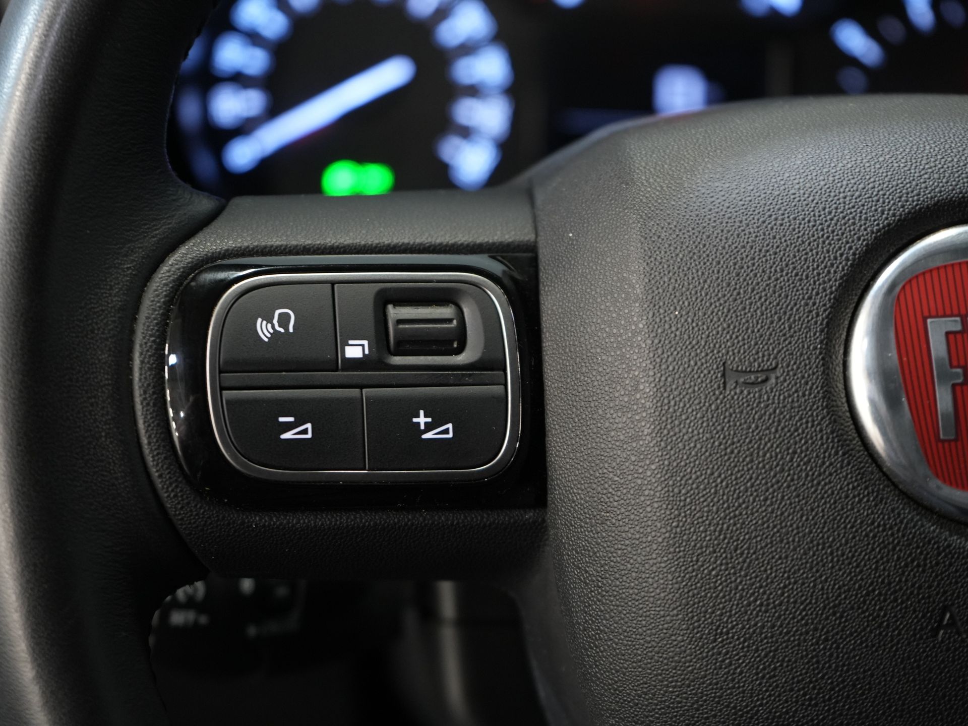 Fiat Doblò Bestelbus 1.5 HDi 100 pk 3 Pers./ CarPlay/ Stoelverw./ Camera/ PDC/ Cruise/ Airco 18