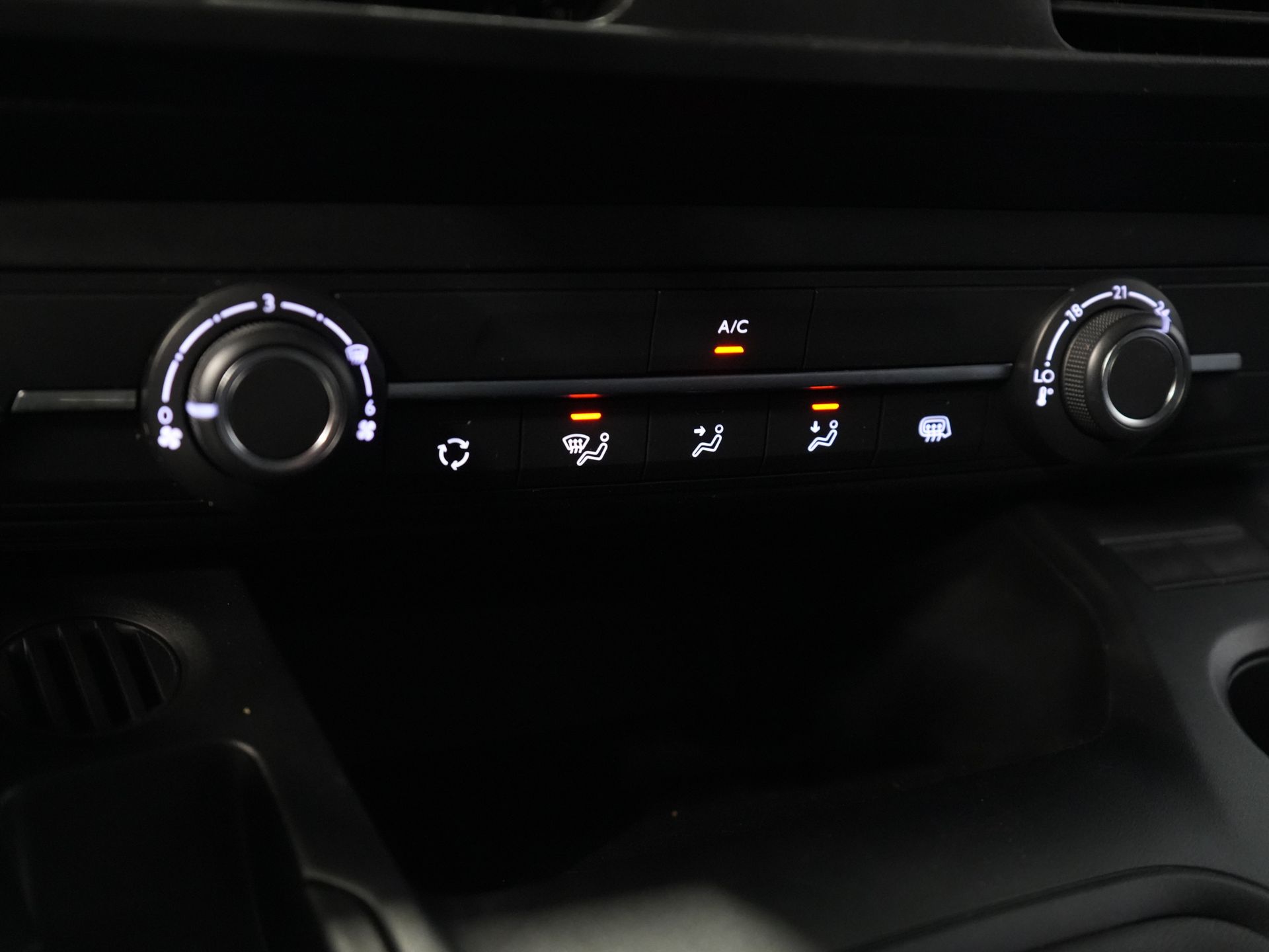 Fiat Doblò Bestelbus 1.5 HDi 100 pk 3 Pers./ CarPlay/ Stoelverw./ Camera/ PDC/ Cruise/ Airco 20