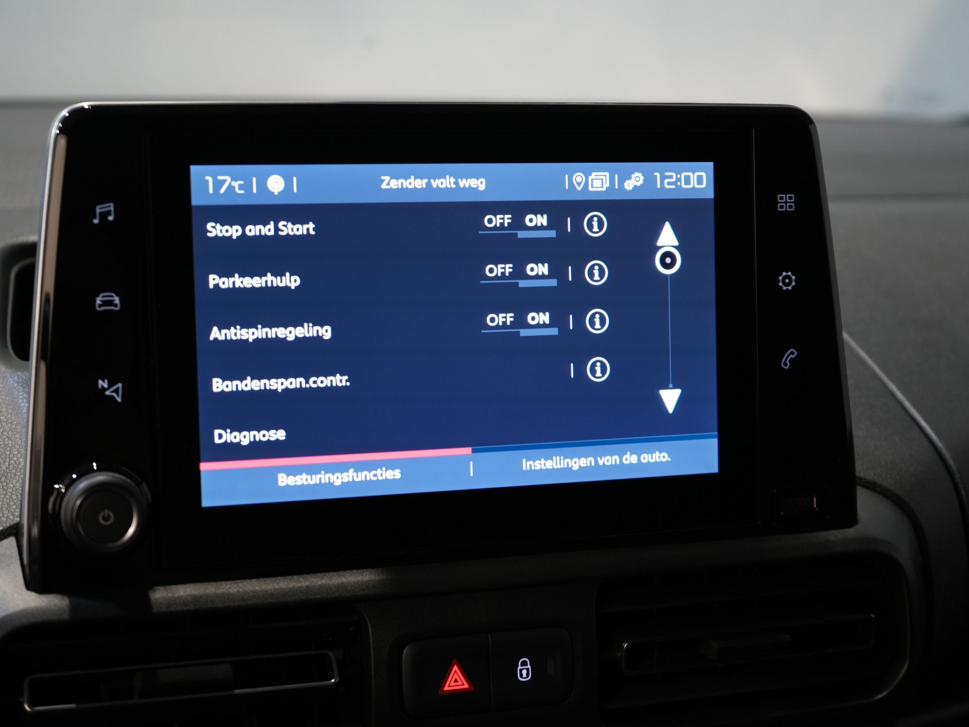 Fiat Doblò Bestelbus 1.5 HDi 100 pk 3 Pers./ CarPlay/ Stoelverw./ Camera/ PDC/ Cruise/ Airco 22