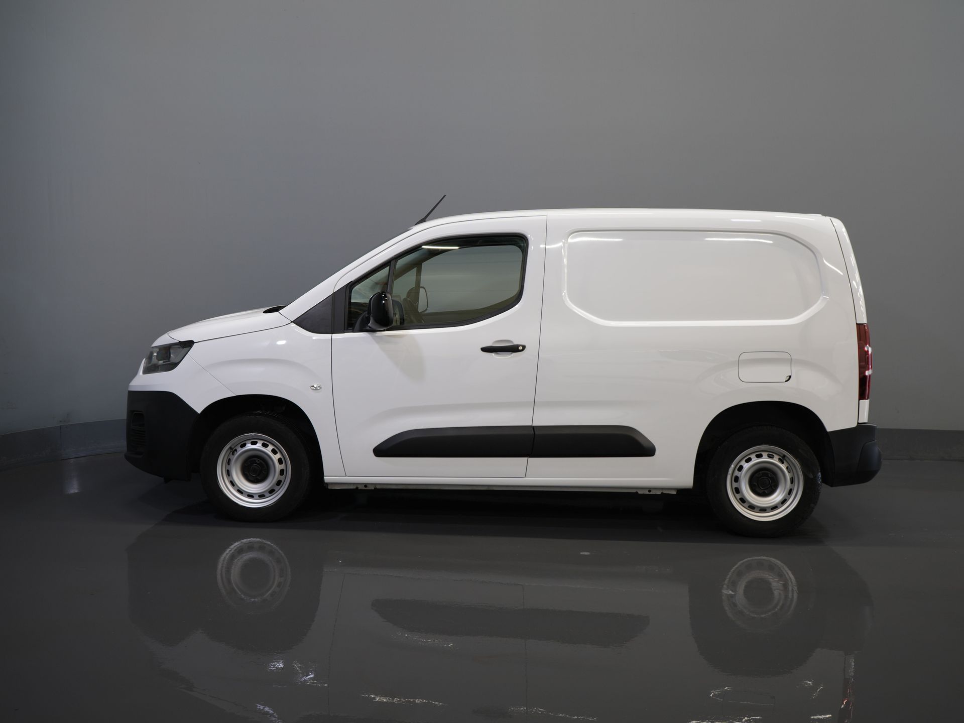Fiat Doblò Bestelbus 1.5 HDi 100 pk 3 Pers./ CarPlay/ Stoelverw./ Camera/ PDC/ Cruise/ Airco 9