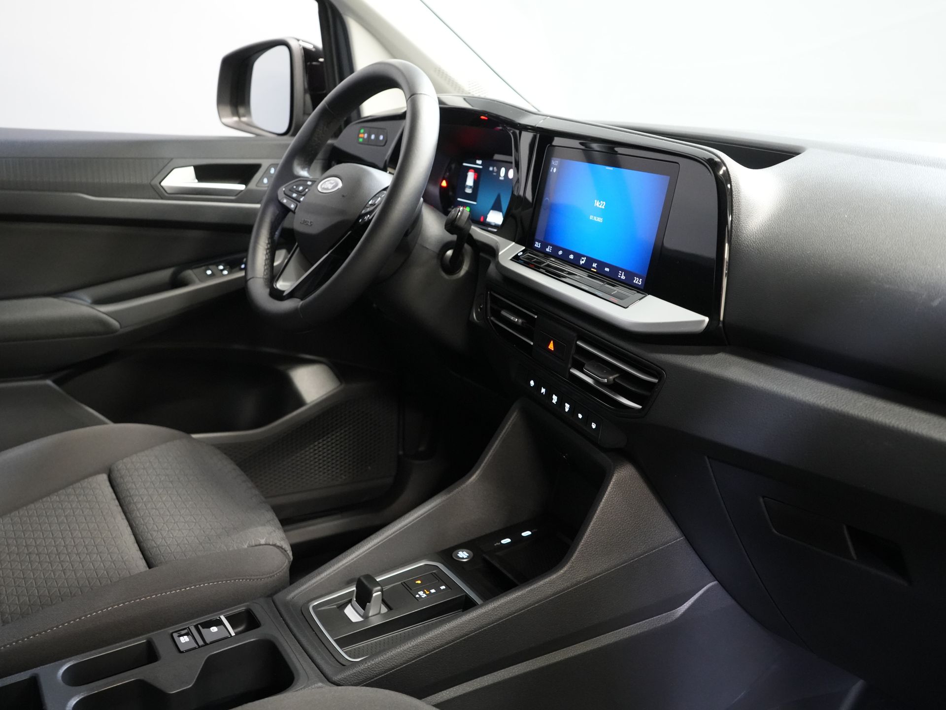 Ford Transit Connect Bestelbus 2.0 125 pk DSG Aut. L2 Limited BPM VRIJ! Adapt.Cruise/ LED/ Virtual Cockpit/ Stoelverw./ Carplay/ Stuurverw./ Navi/ Camera/ PDC/ 2