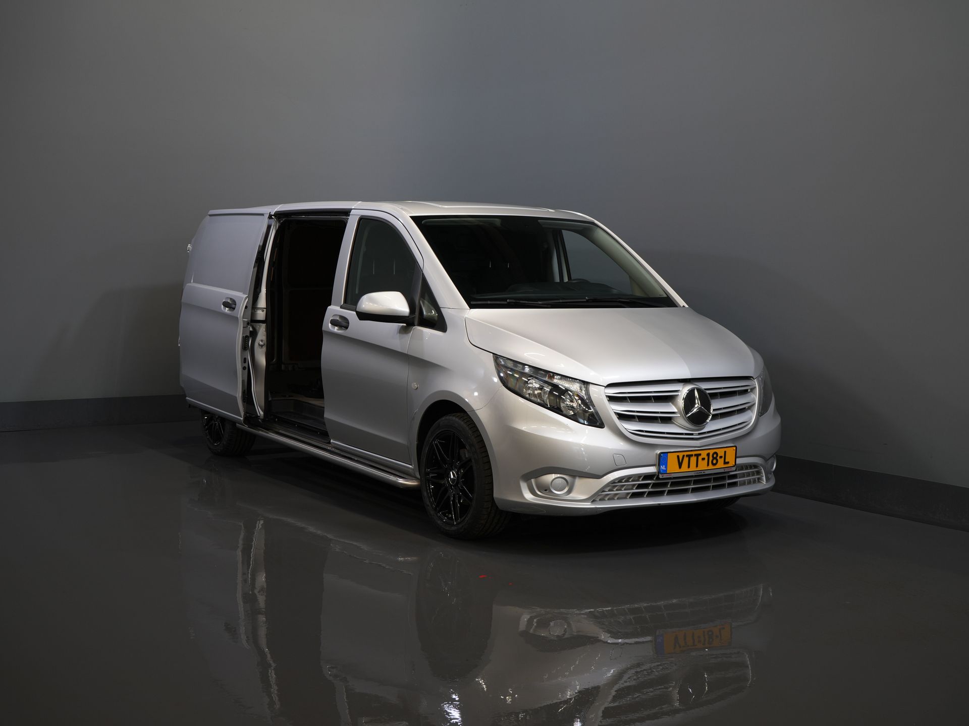 Mercedes-Benz Vito Bestelbus 114 CDI Aut. L3 BPM VRIJ! NL Auto/ Carplay/ Cruise/ DAB/ Camera/ LMV 18”/ Sidebars 8