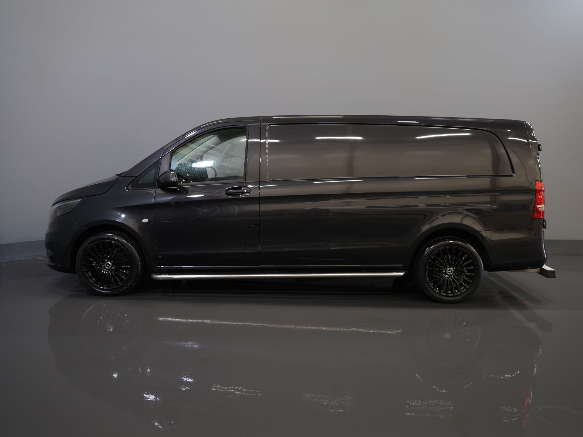 Mercedes-Benz Vito Bestelbus 114 CDI Aut. L3 BPM VRIJ! NL Auto/ Carplay/ Cruise/ DAB/ Camera/ LMV 18”/ Sidebars 9