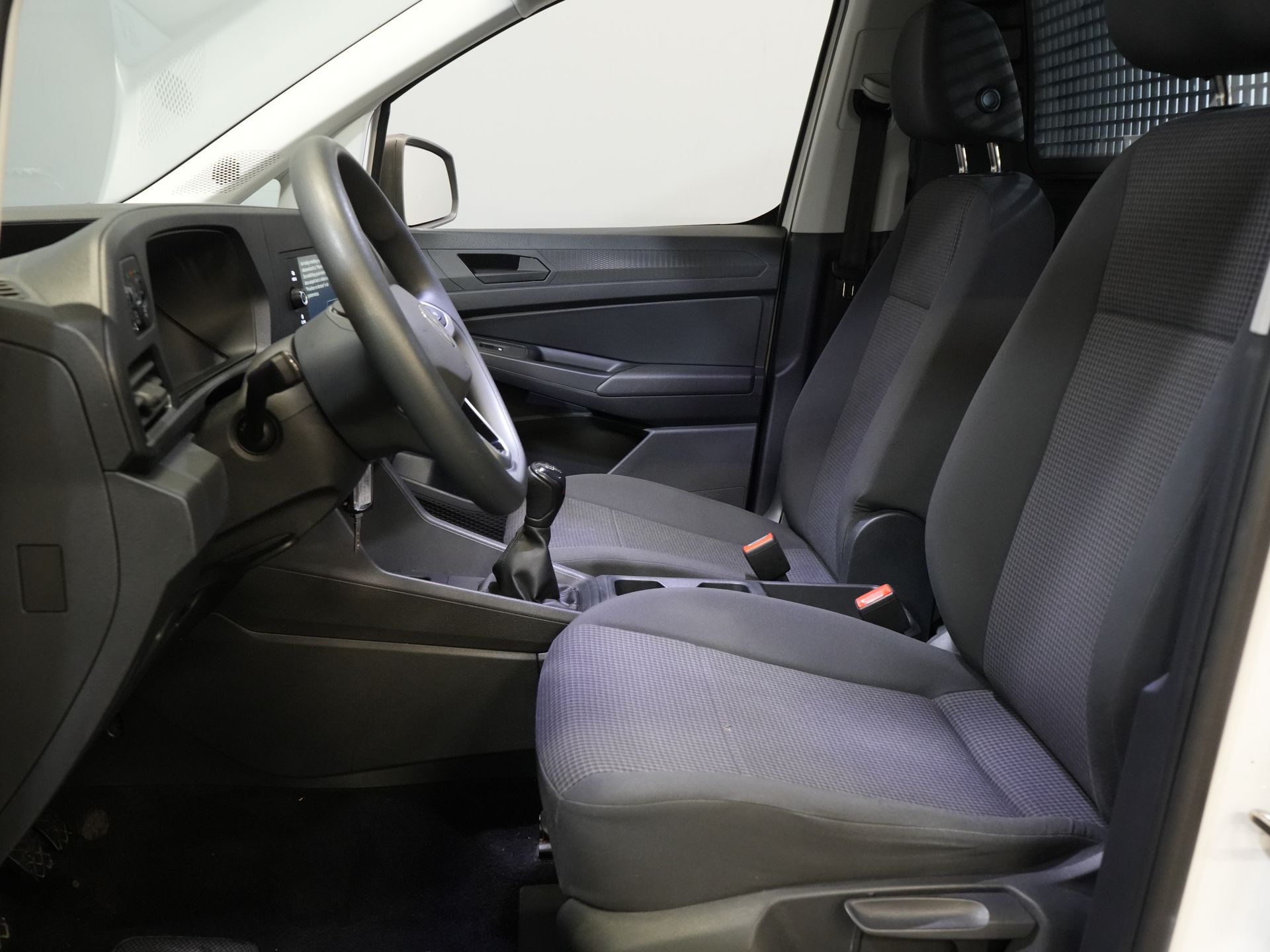Volkswagen Caddy Cargo Bestelbus 1.5 TSI 115 pk BENZINE BPM VRIJ! Airco/ PDC/ DAB/ Dakdragers 11