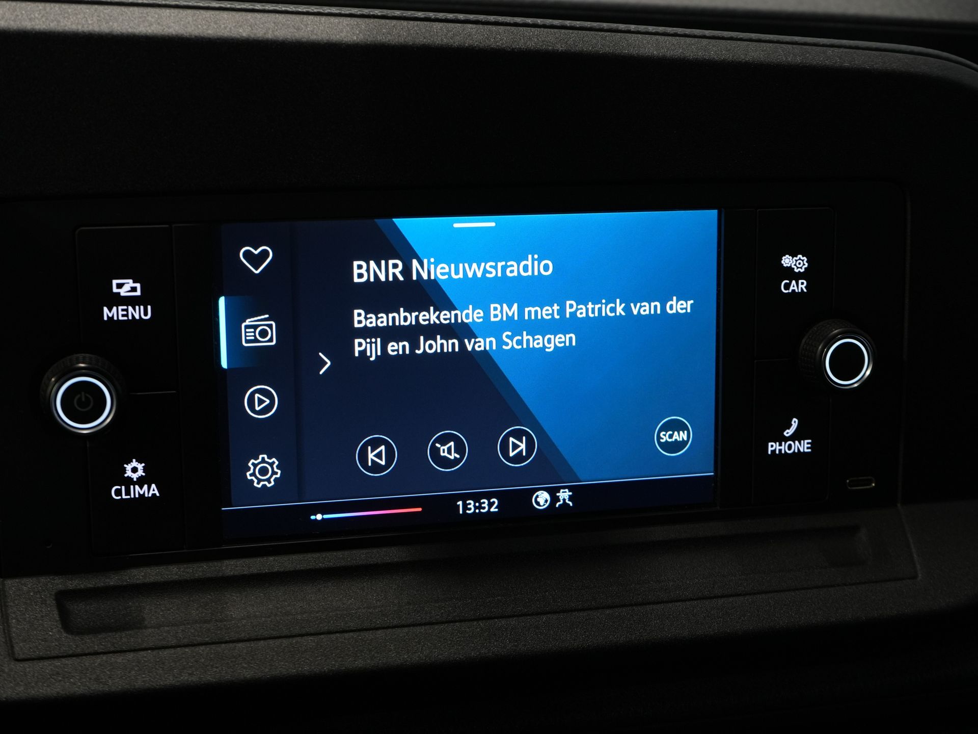 Volkswagen Caddy Cargo Bestelbus 1.5 TSI 115 pk BENZINE BPM VRIJ! Airco/ PDC/ DAB/ Dakdragers 18