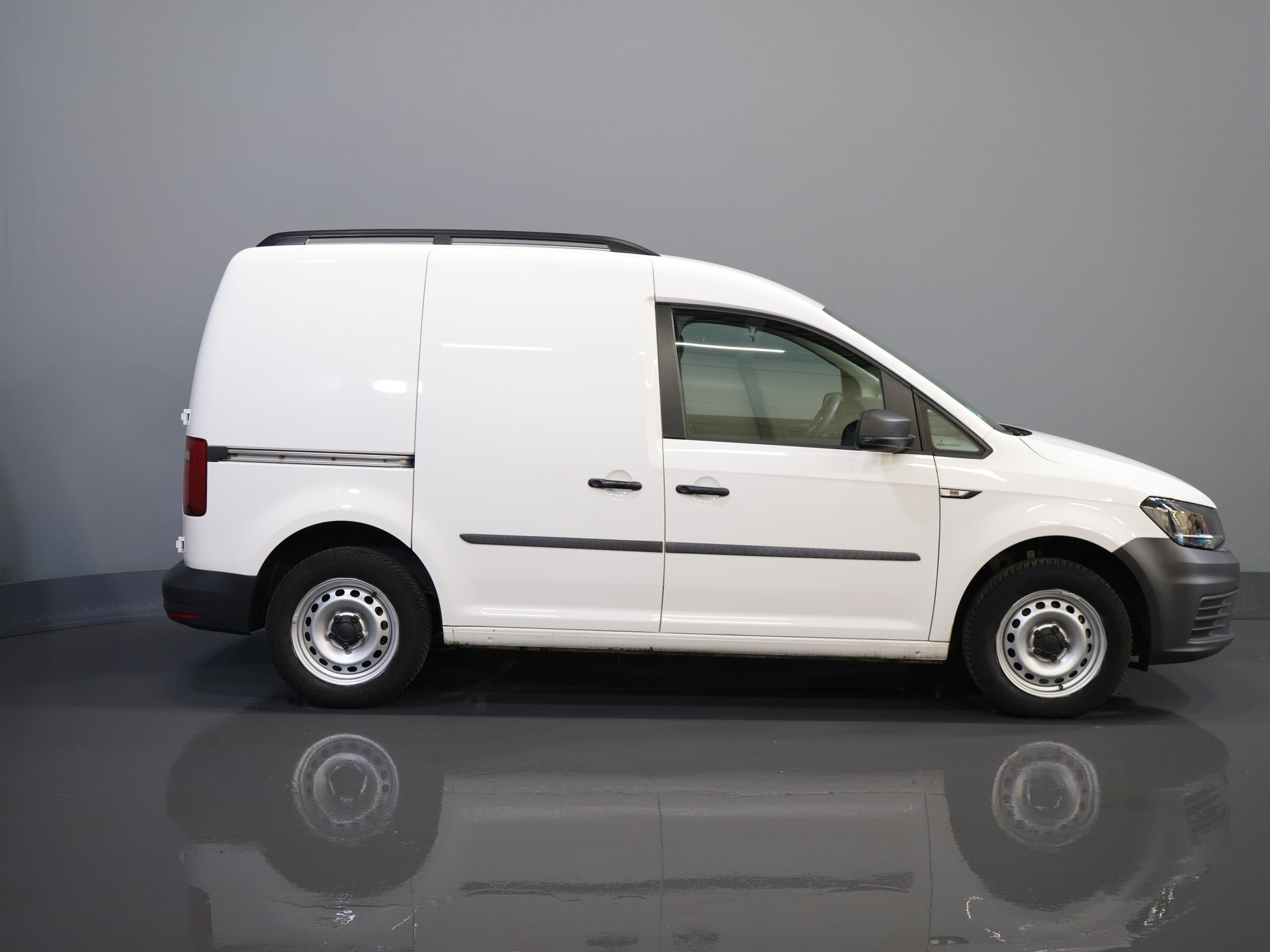 Volkswagen Caddy Bestelbus 1.0 TSI 100 pk Benzine BPM VRIJ! Airco/ Roofrails 10