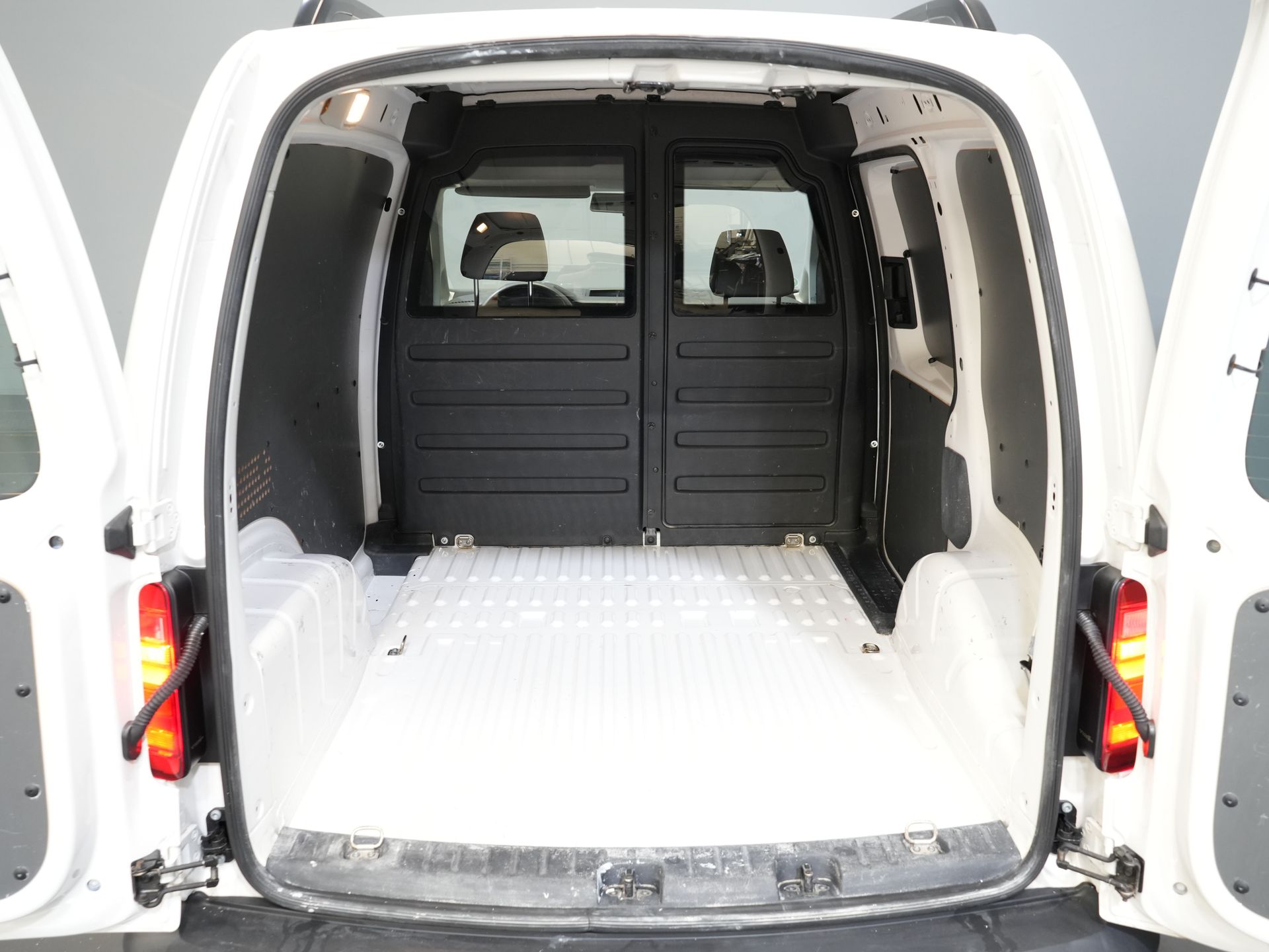Volkswagen Caddy Bestelbus 1.0 TSI 100 pk Benzine BPM VRIJ! Airco/ Roofrails 14