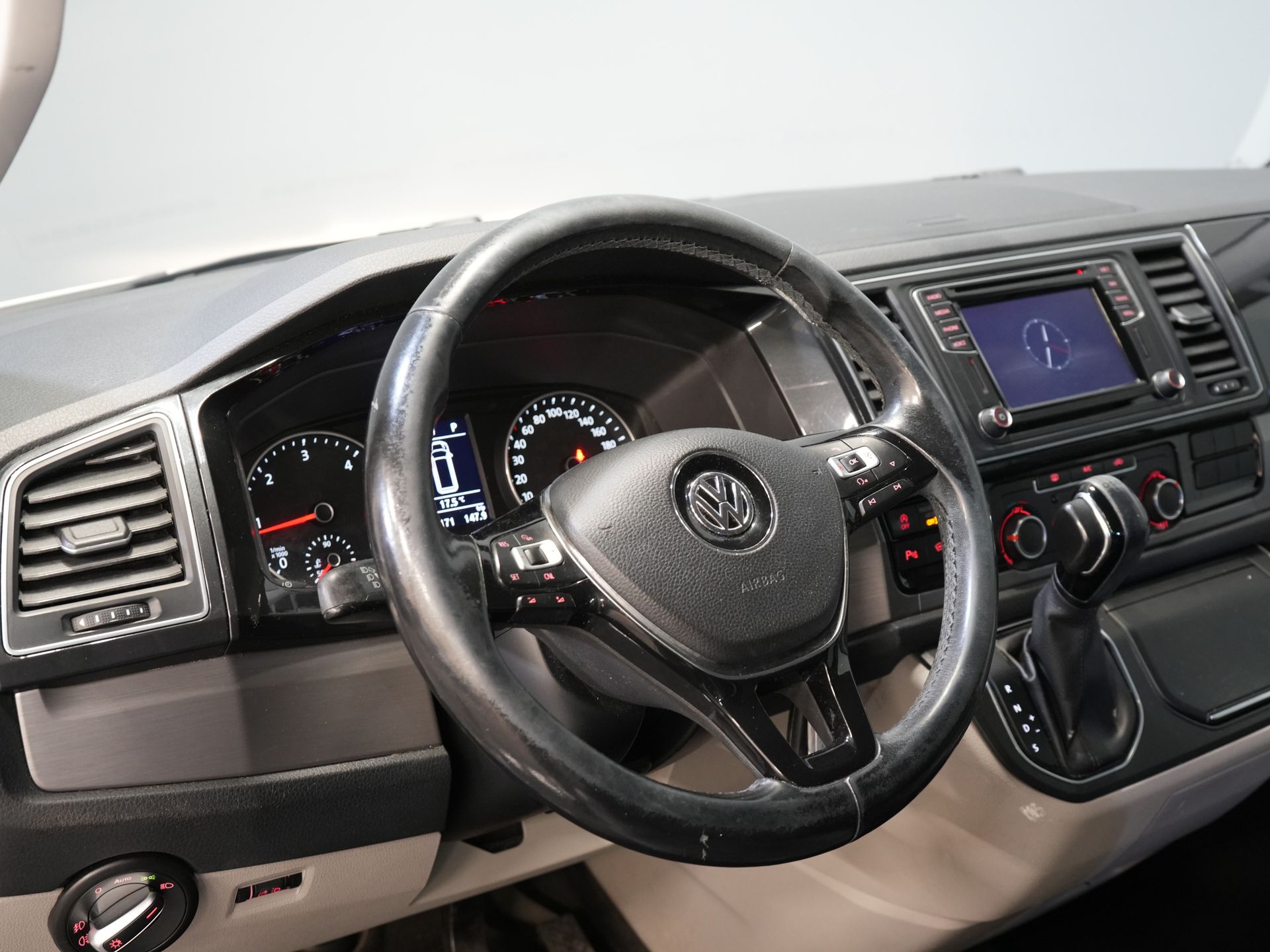 Volkswagen Transporter Bestelbus T6 2.0 TDI 150 pk DSG Aut. L2 Highline E6 DC Dubbel Cabine BPM VRIJ! Carplay/ Alarm/ Leder/ Cruise/ PDC/ Sidebars/ Trekhaak/ LMV 13