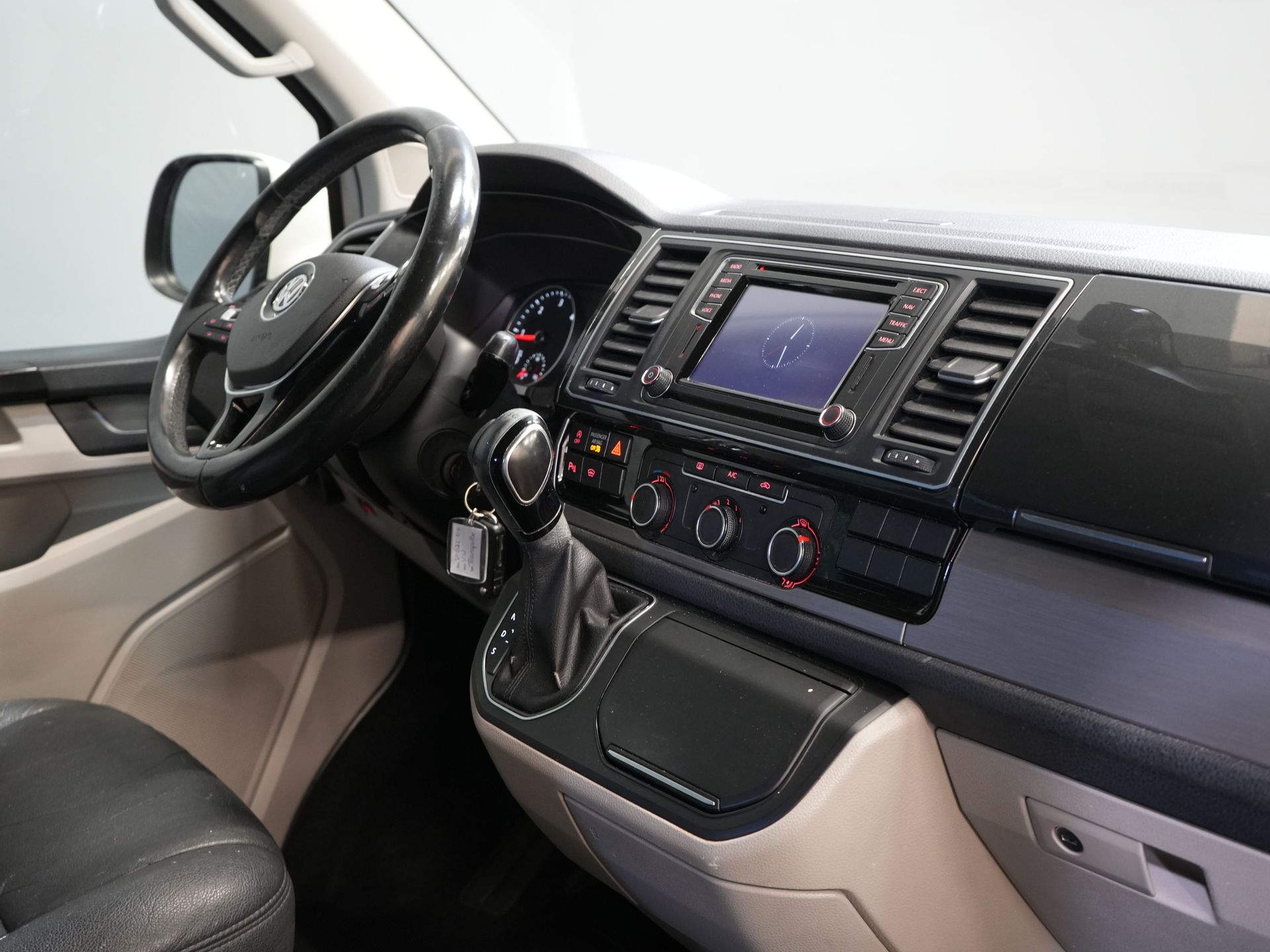 Volkswagen Transporter Bestelbus T6 2.0 TDI 150 pk DSG Aut. L2 Highline E6 DC Dubbel Cabine BPM VRIJ! Carplay/ Alarm/ Leder/ Cruise/ PDC/ Sidebars/ Trekhaak/ LMV 2
