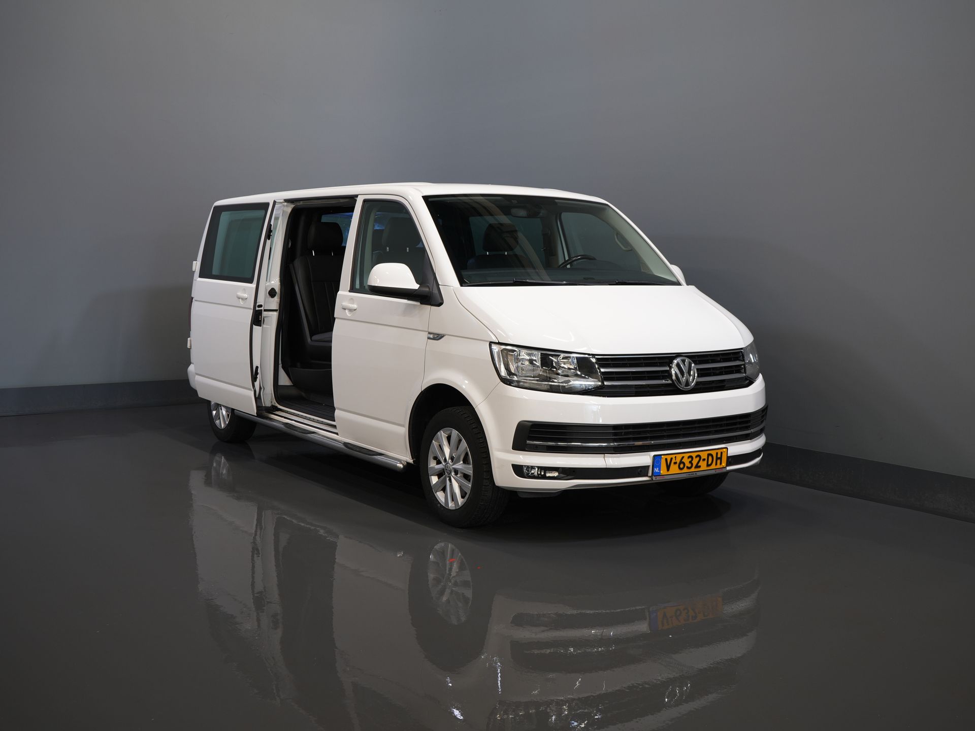 Volkswagen Transporter Bestelbus T6 2.0 TDI 150 pk DSG Aut. L2 Highline E6 DC Dubbel Cabine BPM VRIJ! Carplay/ Alarm/ Leder/ Cruise/ PDC/ Sidebars/ Trekhaak/ LMV 8