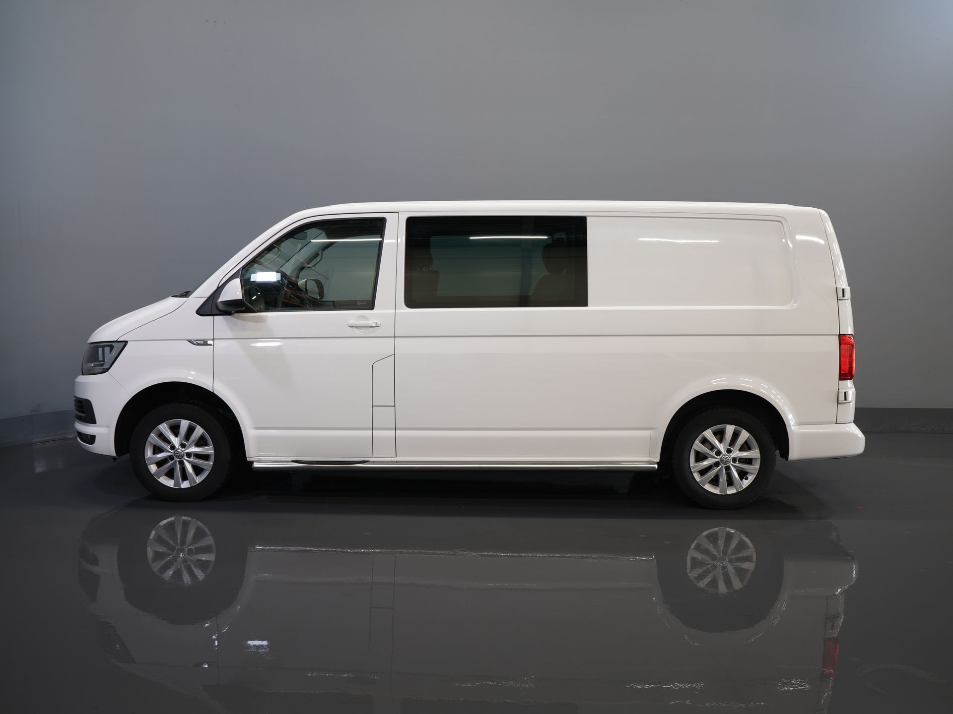 Volkswagen Transporter Bestelbus T6 2.0 TDI 150 pk DSG Aut. L2 Highline E6 DC Dubbel Cabine BPM VRIJ! Carplay/ Alarm/ Leder/ Cruise/ PDC/ Sidebars/ Trekhaak/ LMV 9