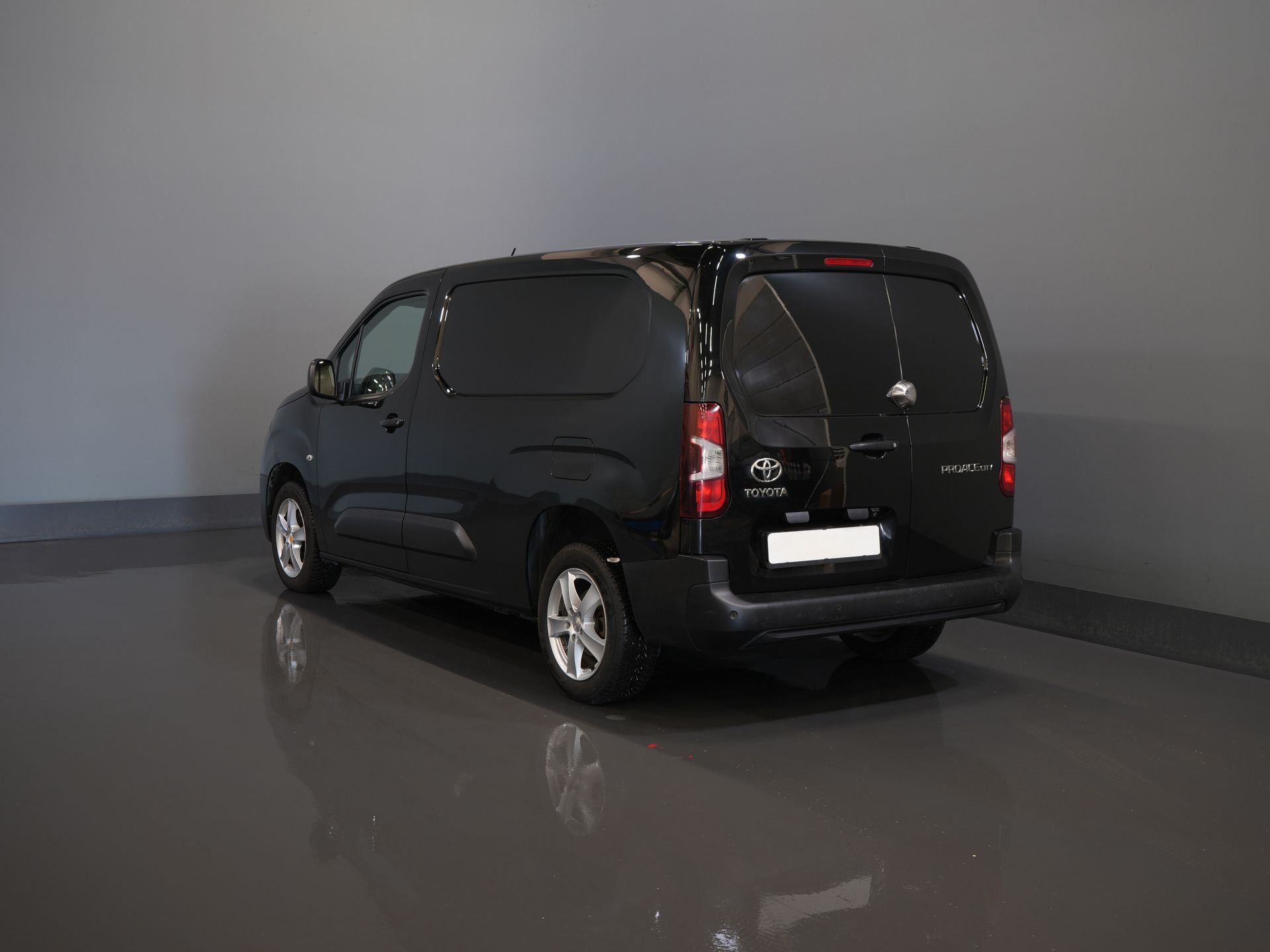 Toyota PROACE CITY Bestelbus 1.2 Turbo 130 pk Aut. L2 Benzine BPM VRIJ! 3Pers./ Carplay/ Camera/ LMV/ PDC/ Airco/ Cruise 1