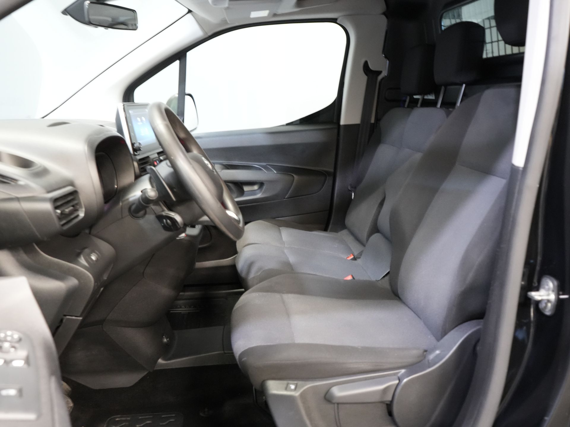 Toyota PROACE CITY Bestelbus 1.2 Turbo 130 pk Aut. L2 Benzine BPM VRIJ! 3Pers./ Carplay/ Camera/ LMV/ PDC/ Airco/ Cruise 11