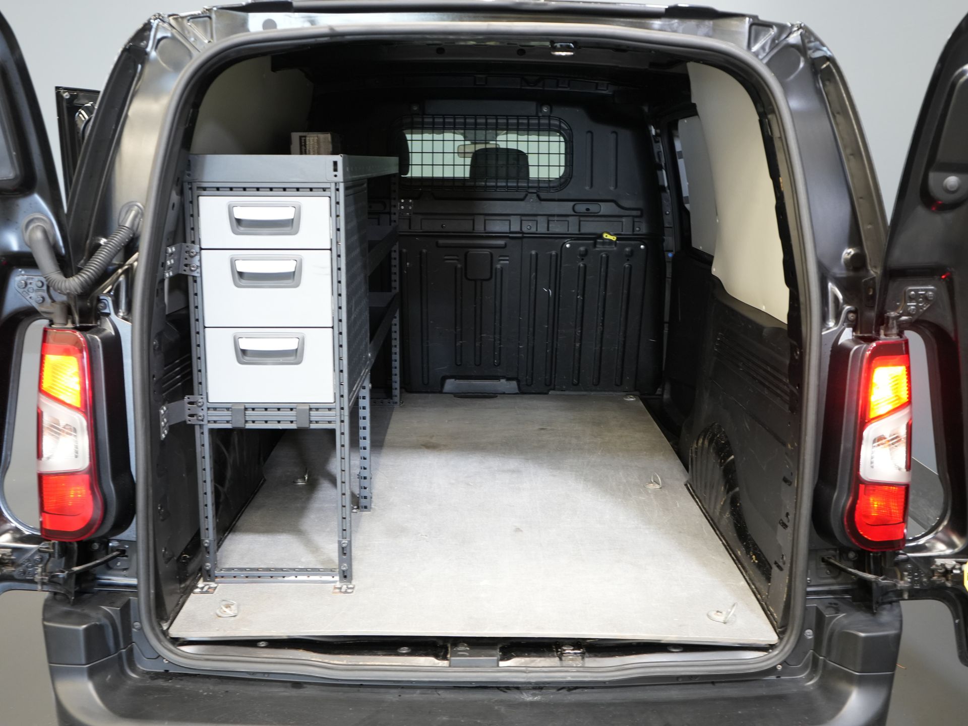 Toyota PROACE CITY Bestelbus 1.2 Turbo 130 pk Aut. L2 Benzine BPM VRIJ! 3Pers./ Carplay/ Camera/ LMV/ PDC/ Airco/ Cruise 14
