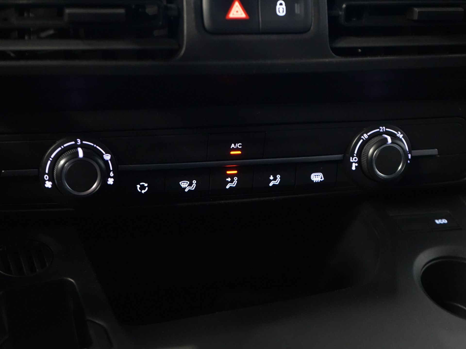 Toyota PROACE CITY Bestelbus 1.2 Turbo 130 pk Aut. L2 Benzine BPM VRIJ! 3Pers./ Carplay/ Camera/ LMV/ PDC/ Airco/ Cruise 23