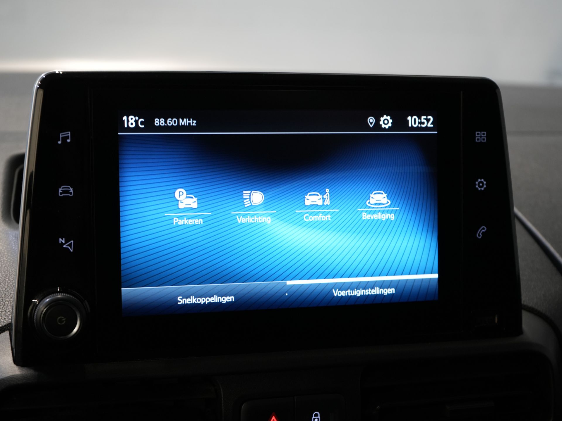 Toyota PROACE CITY Bestelbus 1.2 Turbo 130 pk Aut. L2 Benzine BPM VRIJ! 3Pers./ Carplay/ Camera/ LMV/ PDC/ Airco/ Cruise 26