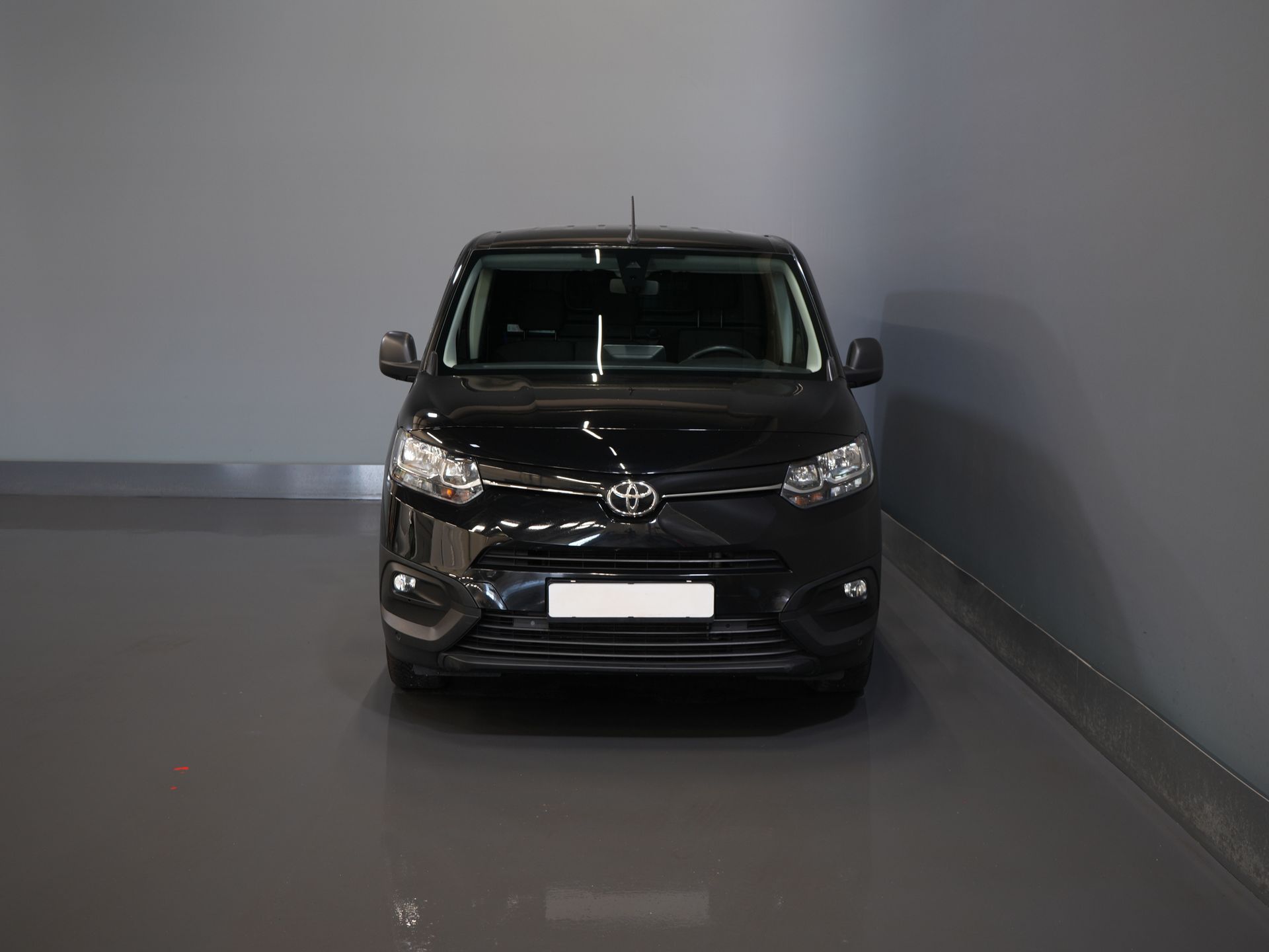 Toyota PROACE CITY Bestelbus 1.2 Turbo 130 pk Aut. L2 Benzine BPM VRIJ! 3Pers./ Carplay/ Camera/ LMV/ PDC/ Airco/ Cruise 6