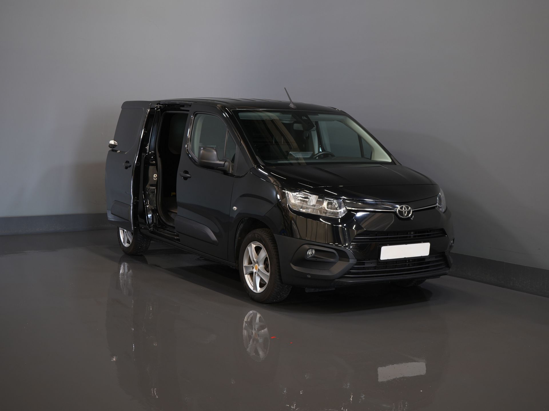 Toyota PROACE CITY Bestelbus 1.2 Turbo 130 pk Aut. L2 Benzine BPM VRIJ! 3Pers./ Carplay/ Camera/ LMV/ PDC/ Airco/ Cruise 8