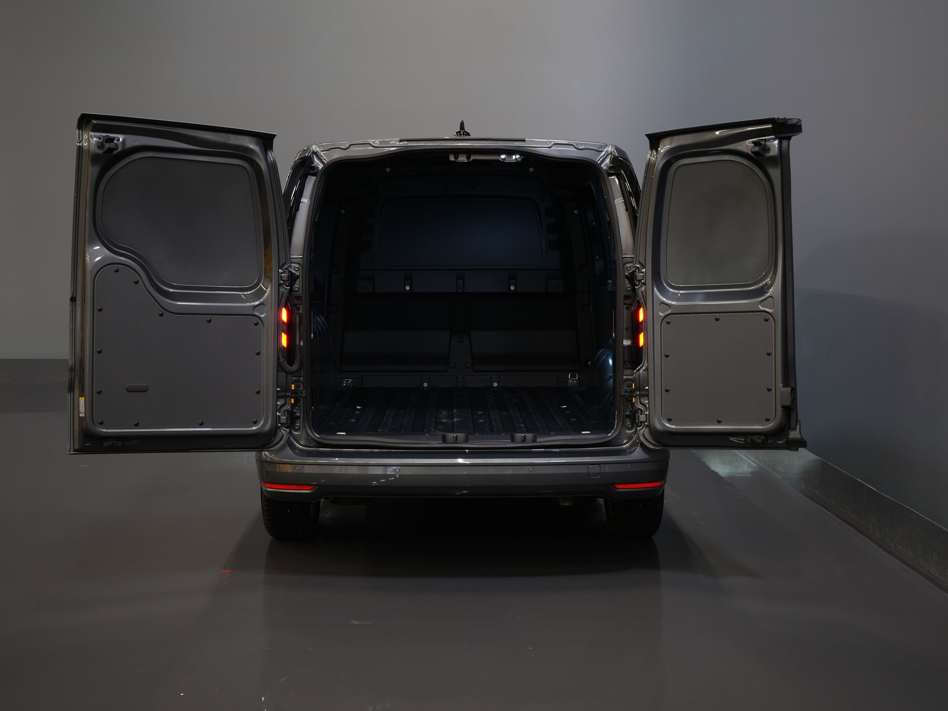 Ford Caddy Cargo Maxi Bestelbus (Connect) 2.0 125 pk DSG Aut. L2 Limited BPM VRIJ! Adapt.Cruise/ LED/ Virtual Cockpit/ Stoelverw./ Carplay/ Stuurverw./ Navi/ Ca 4