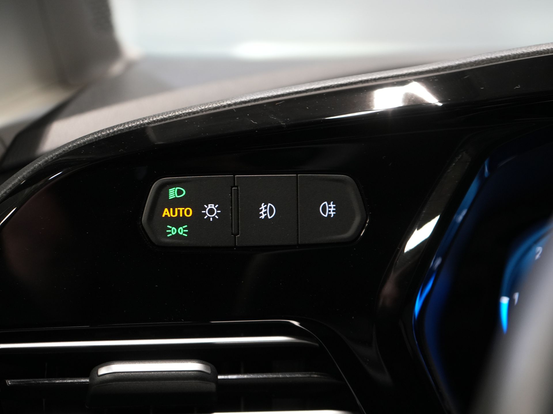 Ford Transit Connect Bestelbus 2.0 125 pk DSG Aut. L2 Limited BPM VRIJ! Adapt.Cruise/ LED/ Virtual Cockpit/ Stoelverw./ Carplay/ Stuurverw./ Navi/ Camera/ PDC/ 16