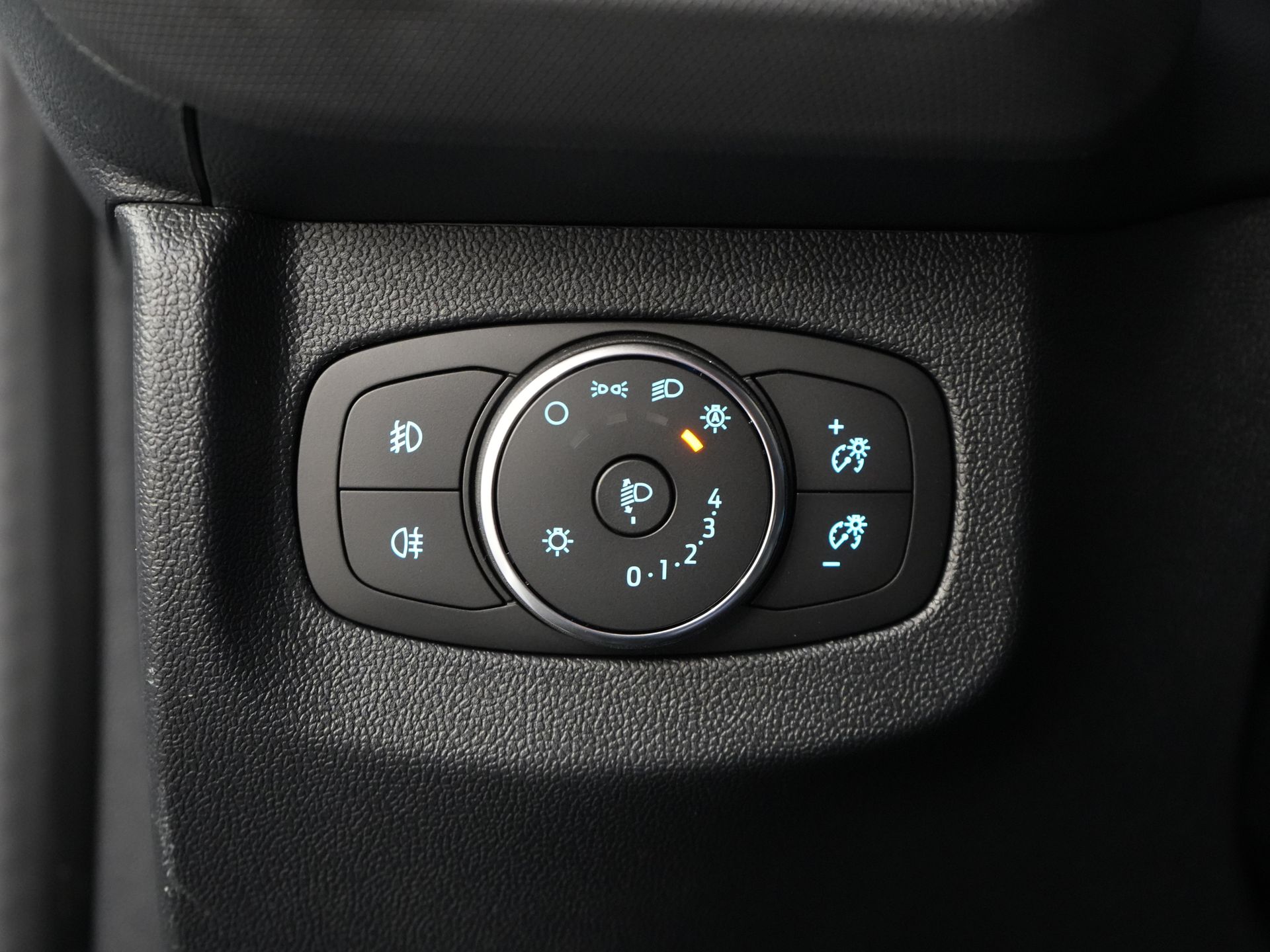Ford Courier Bestelbus E-Transit Limited 44 kWh 292 km WLTP Garantie/ Snellader/ Adapt.Cruise/ Stoelverw./ Stuurverw./ Carplay/ Camera/ Climate/ PDC/ L 17