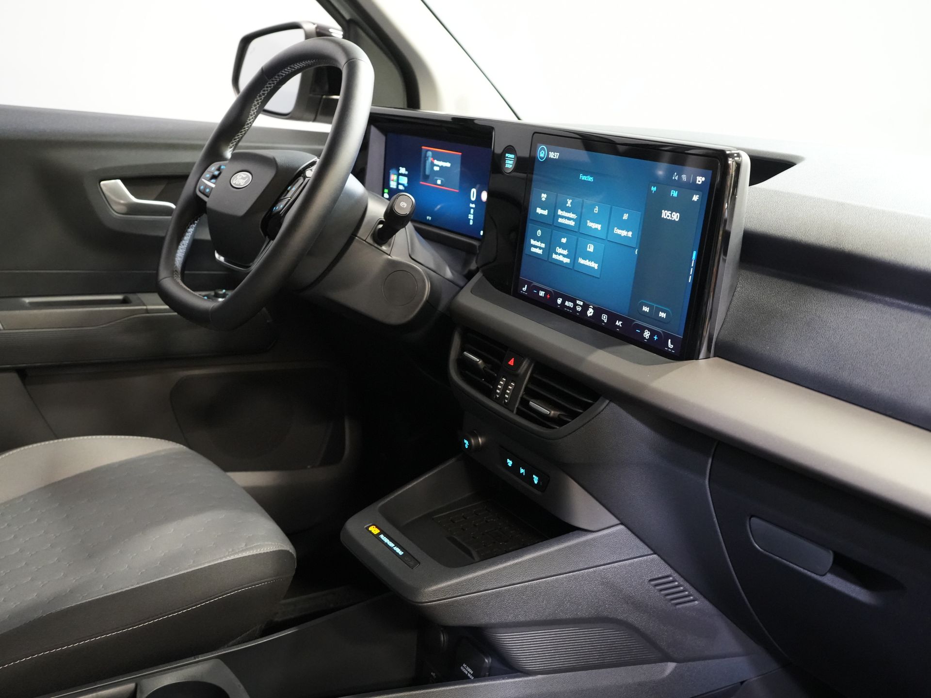 Ford Courier Bestelbus E-Transit Limited 44 kWh 292 km WLTP Garantie/ Snellader/ Adapt.Cruise/ Stoelverw./ Stuurverw./ Carplay/ Camera/ Climate/ PDC/ L 2