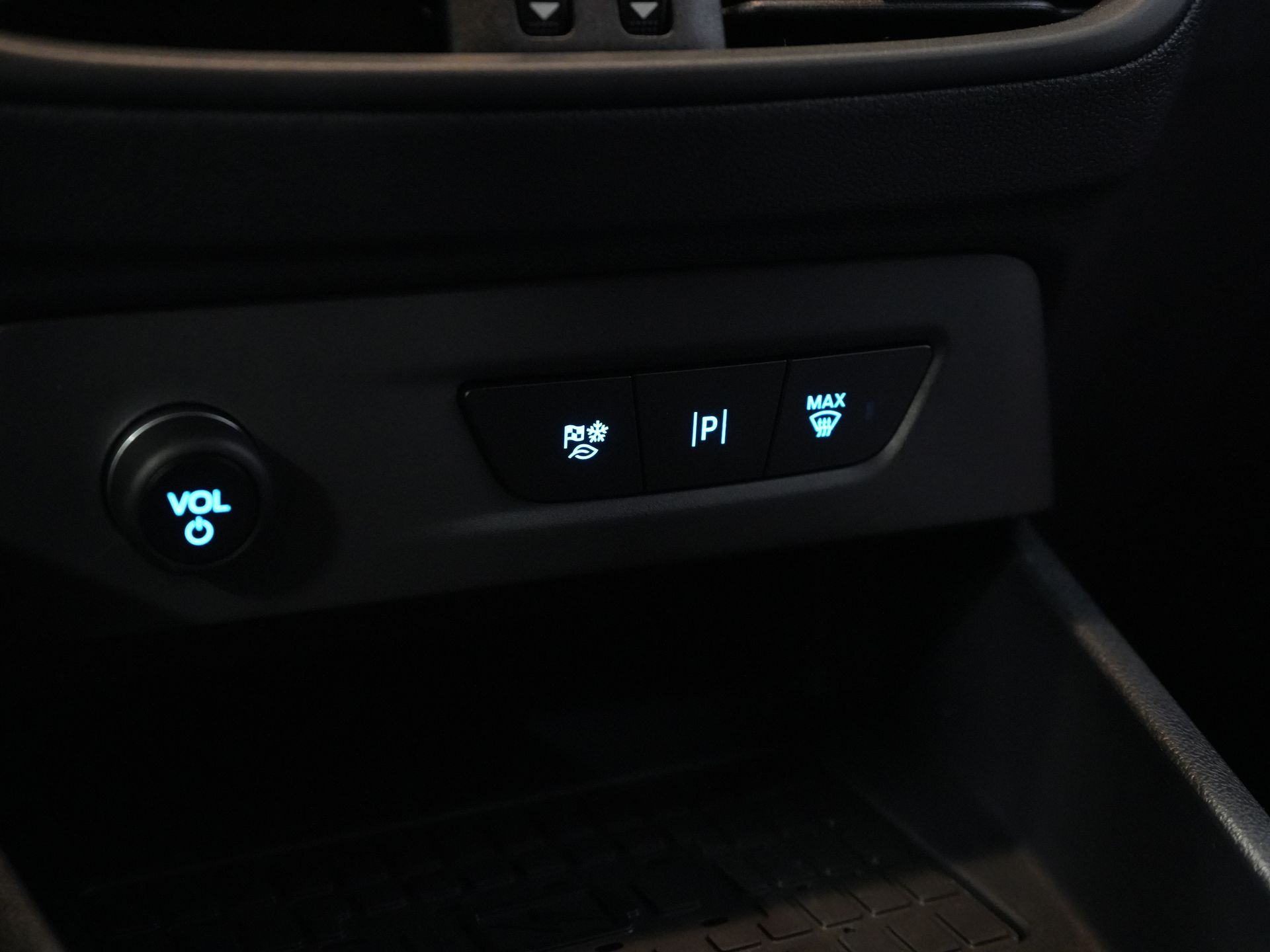 Ford Courier Bestelbus E-Transit Limited 44 kWh 292 km WLTP Garantie/ Snellader/ Adapt.Cruise/ Stoelverw./ Stuurverw./ Carplay/ Camera/ Climate/ PDC/ L 20